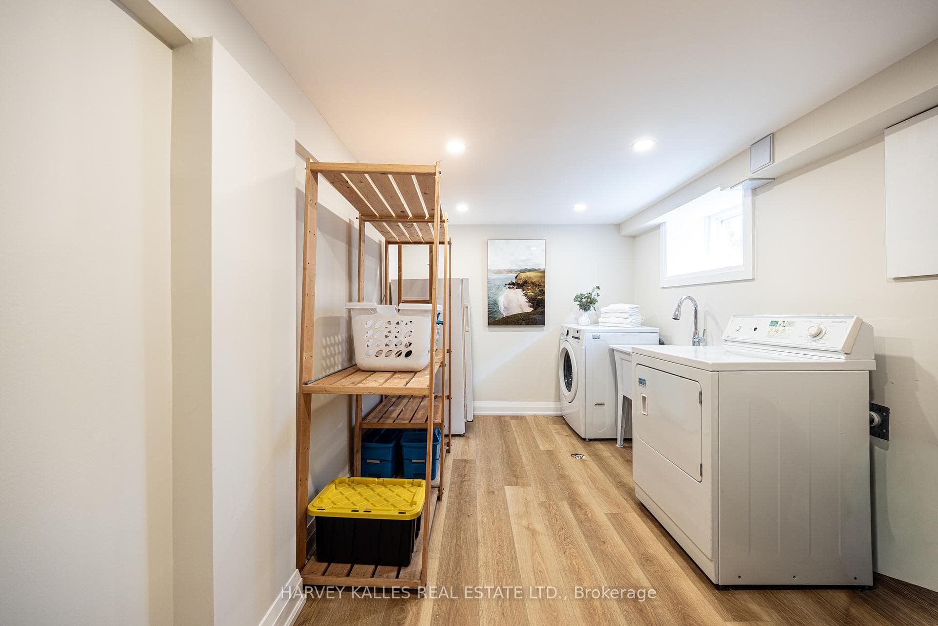 370 St Clements Avenue photo 41
