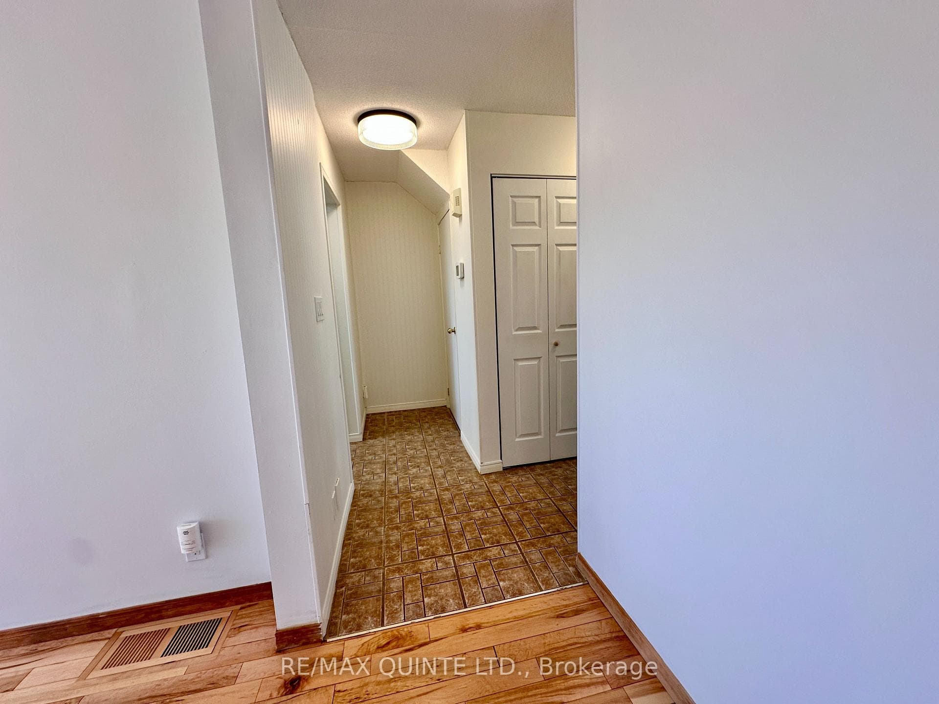 168G Singleton Drive Unit 28 photo 2