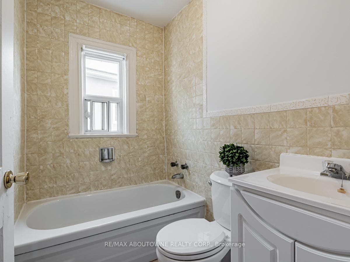 169 Lappin Avenue photo 15