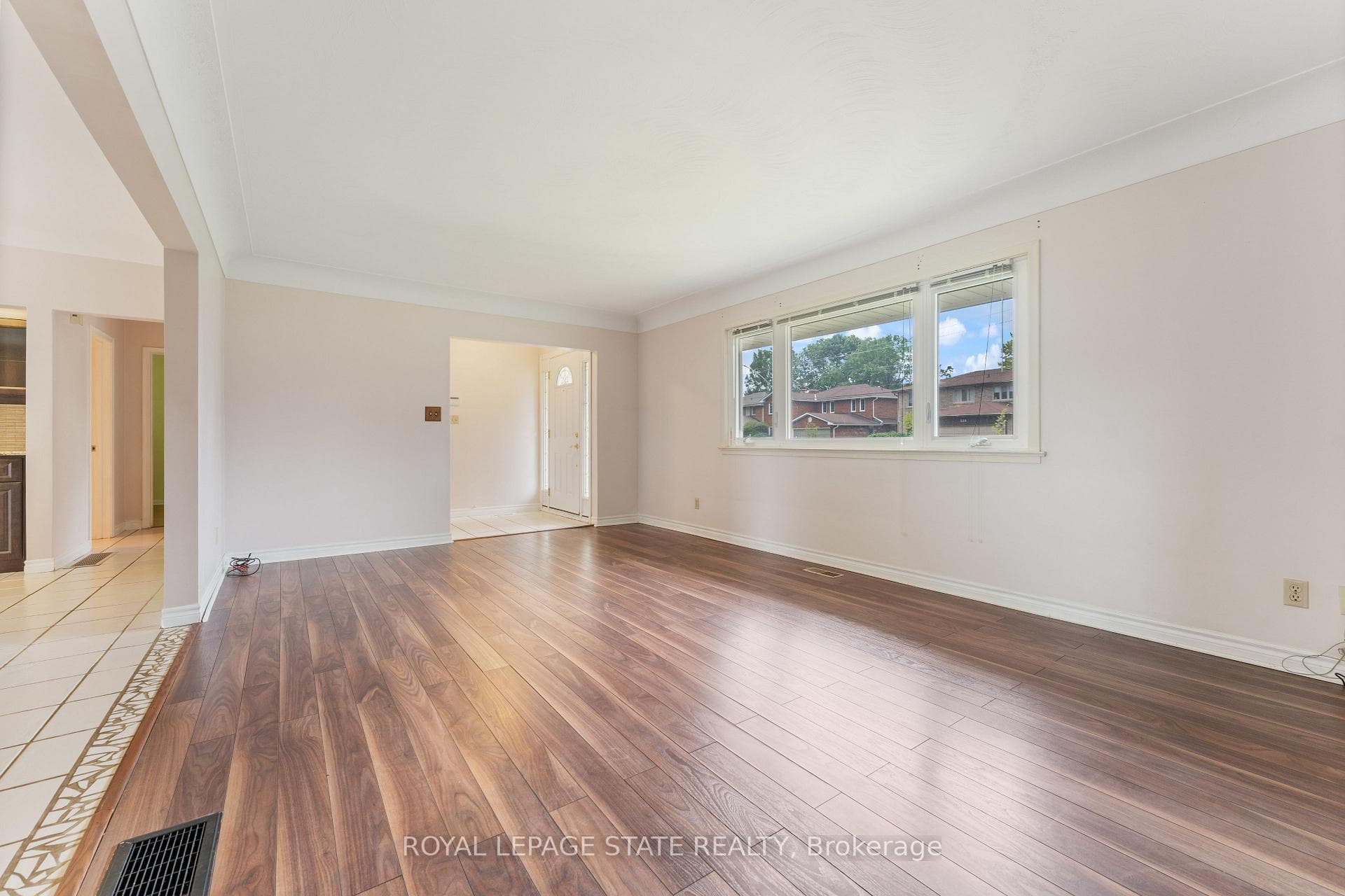523 Woodview Road photo 9