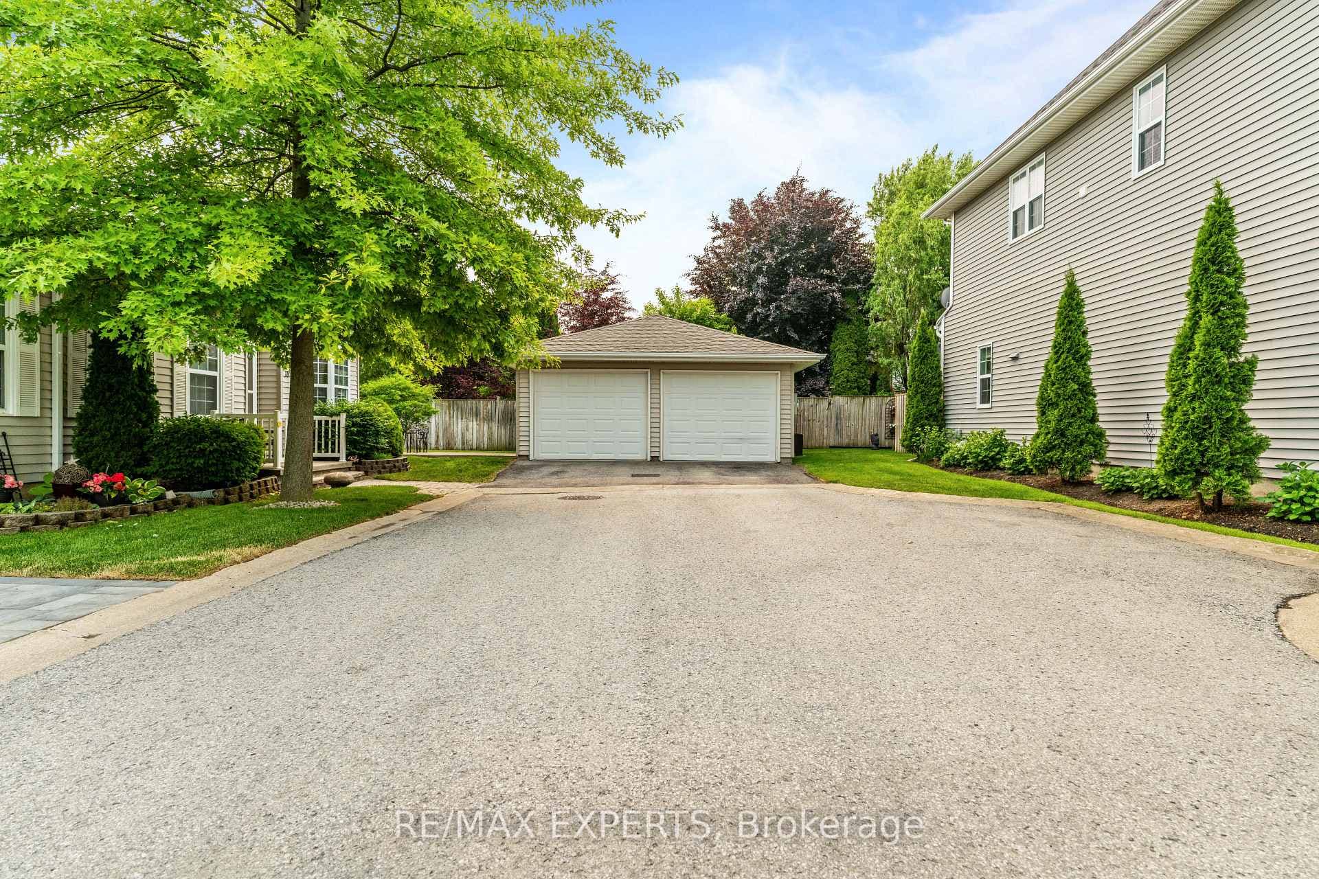 608 Simcoe Street Unit 19 photo 31