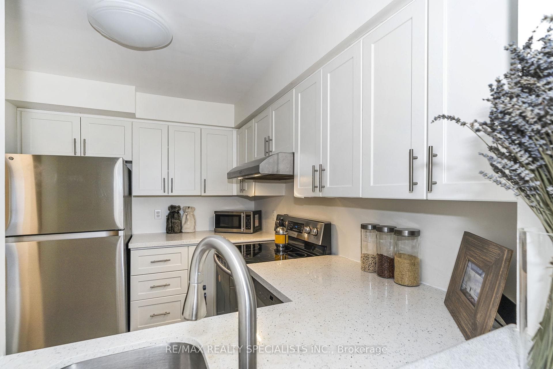 8 Pemberton Avenue Unit 711 photo 9