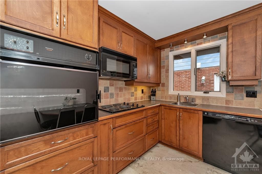 484 HALLDON Place photo 11