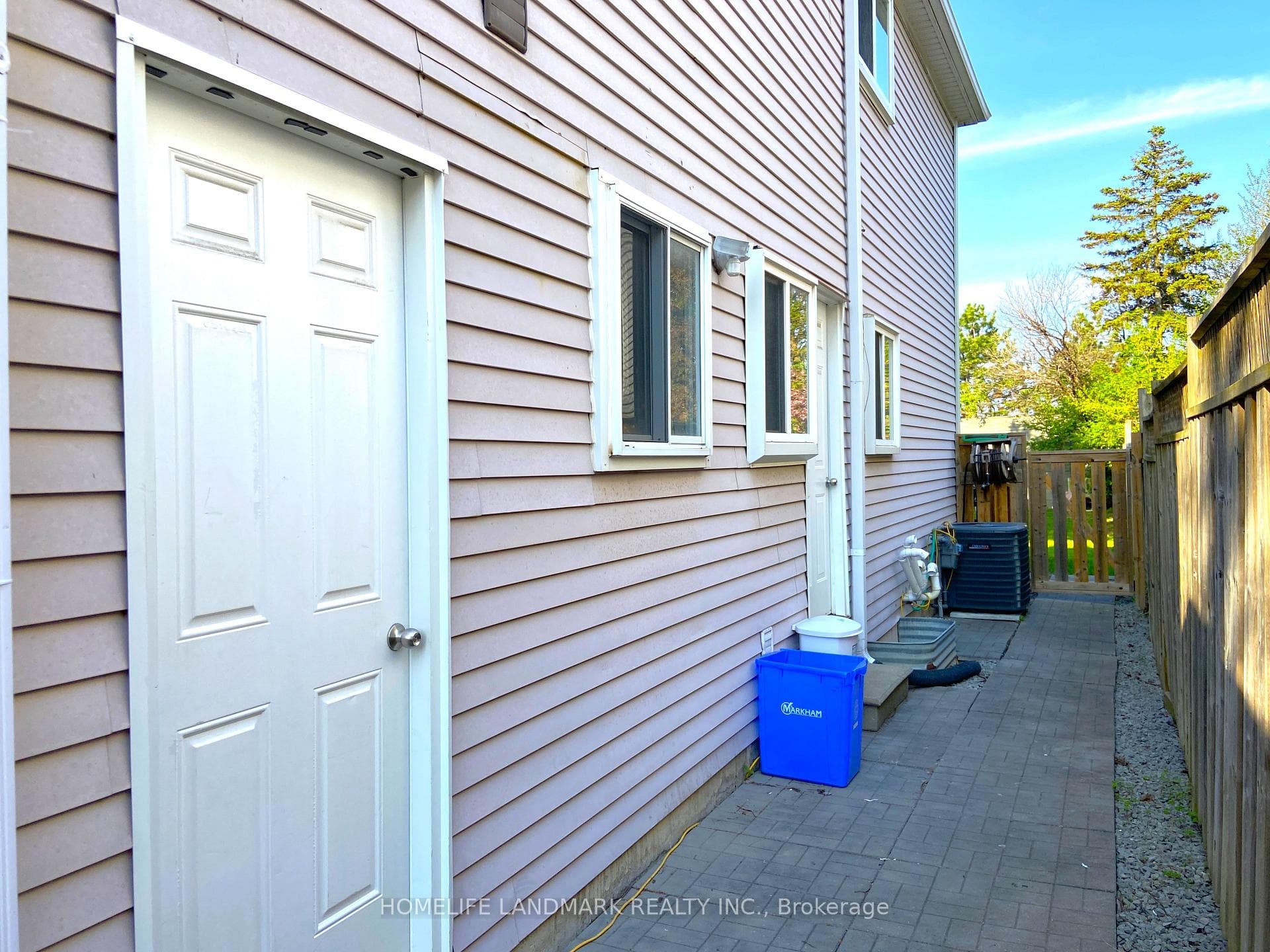 228 Snowshoe Crescent photo 29