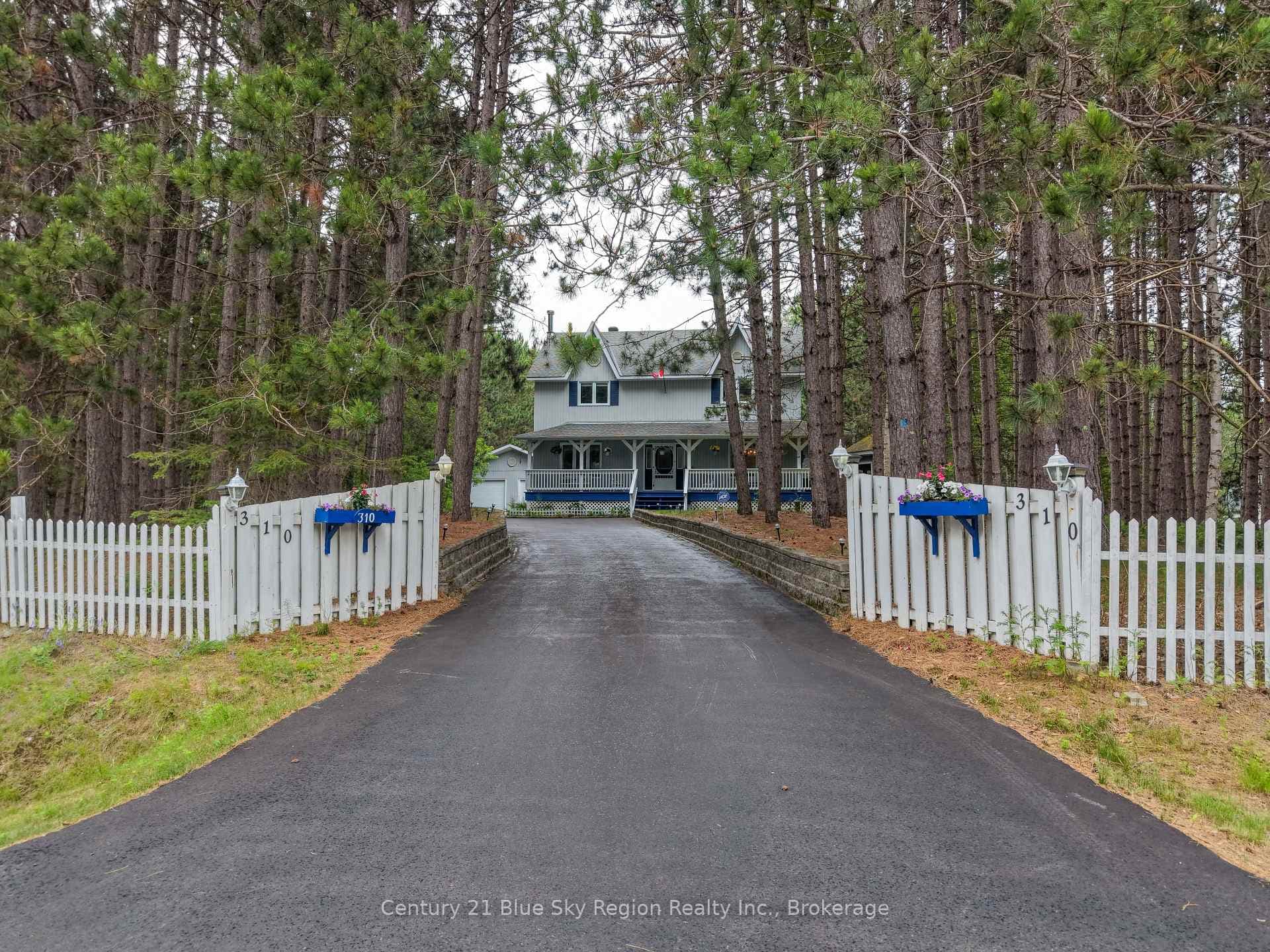 310 Pinecreek Crescent photo 1