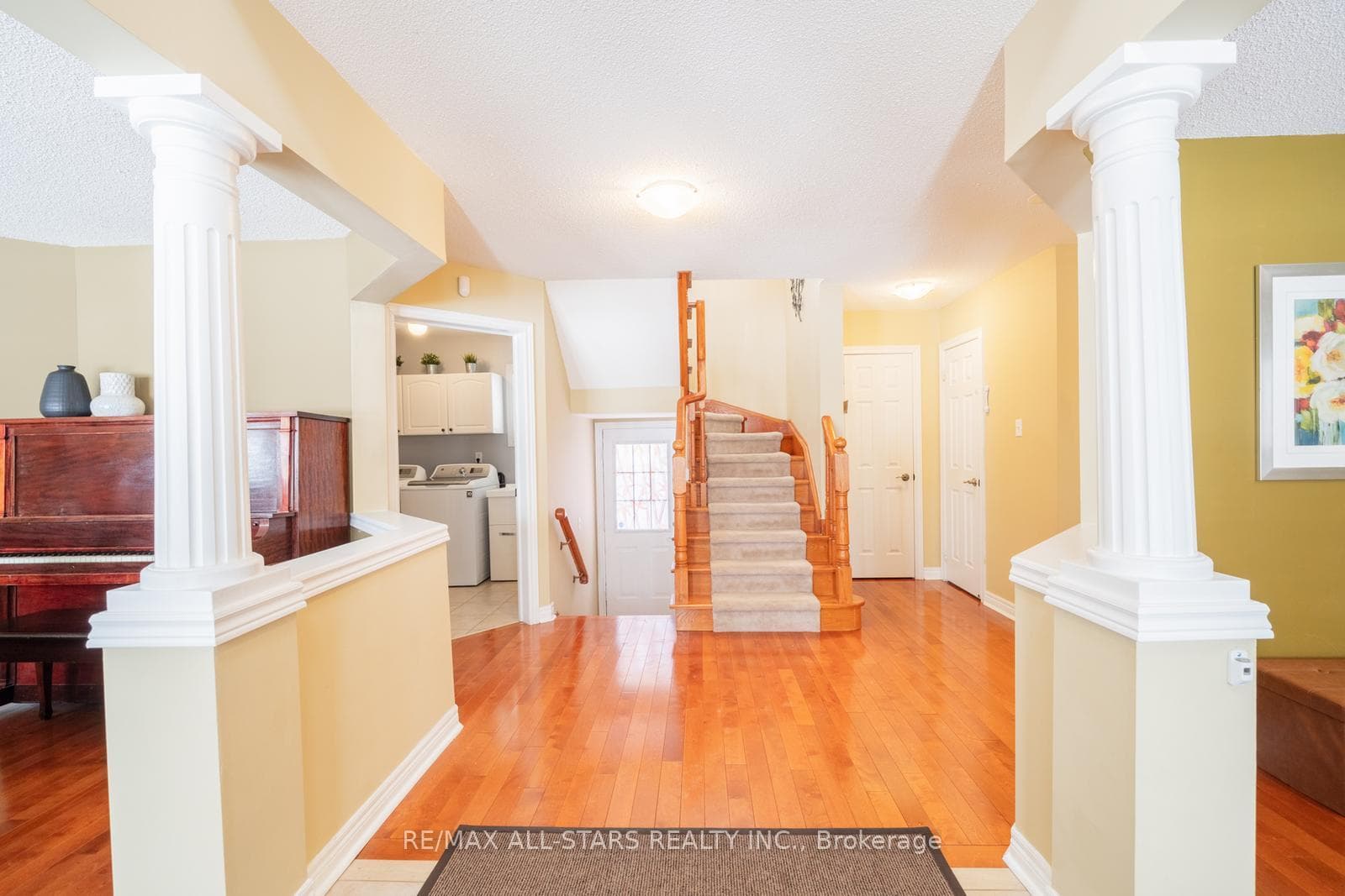 10 Woodlands Avenue photo 8