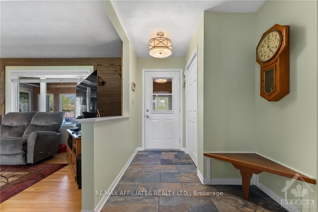 112 COLBORNE Street photo 4