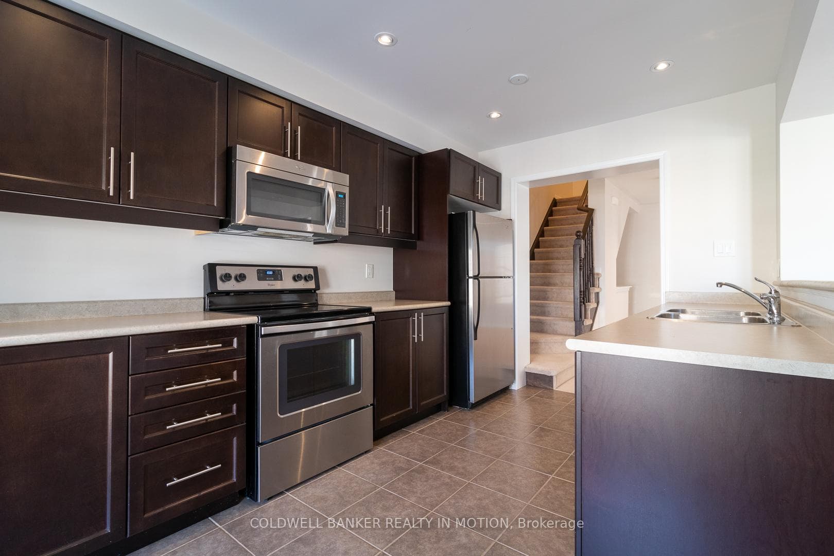 924 Nadalin Heights photo 2