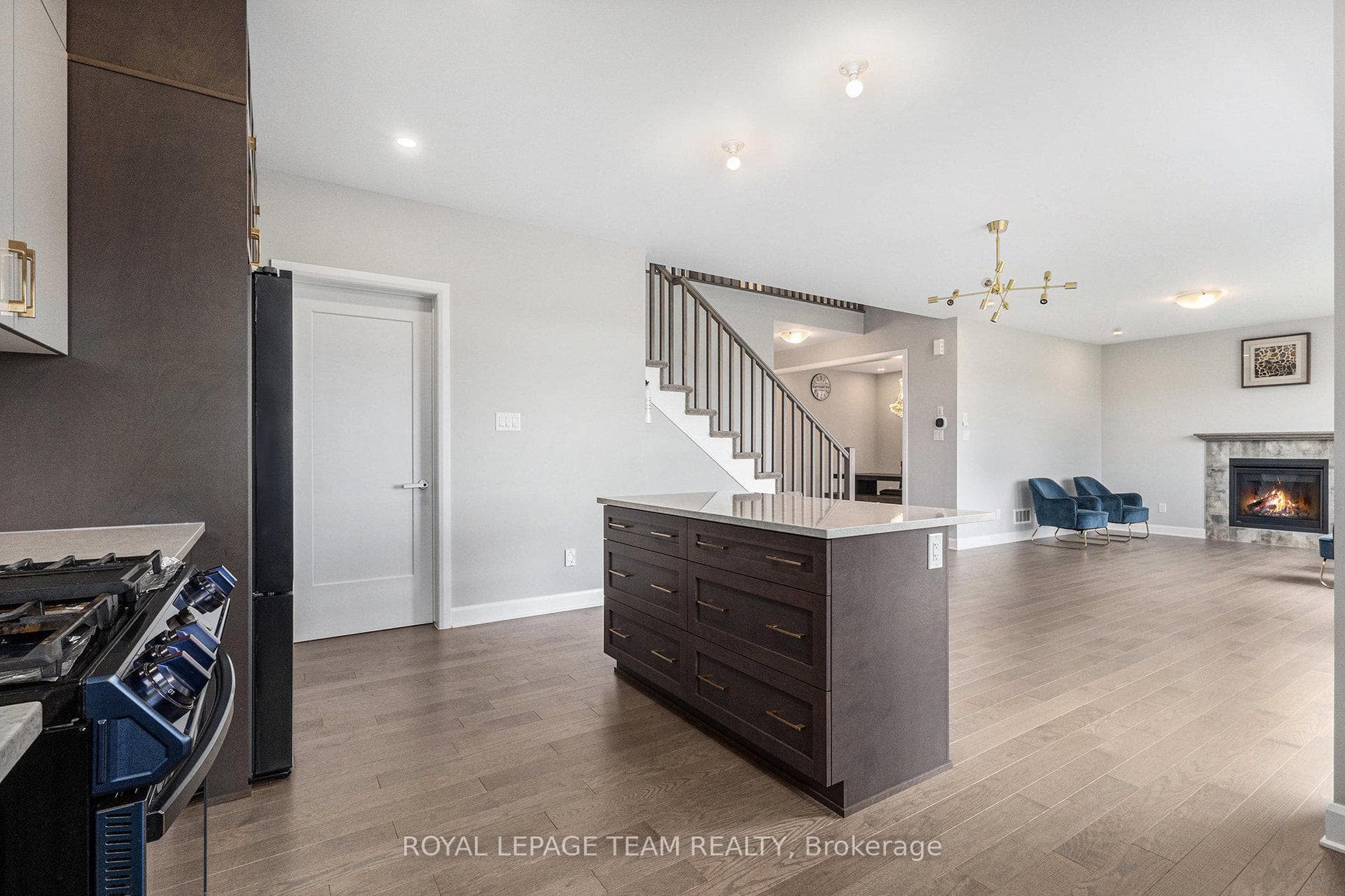659 Parkview Terrace photo 9