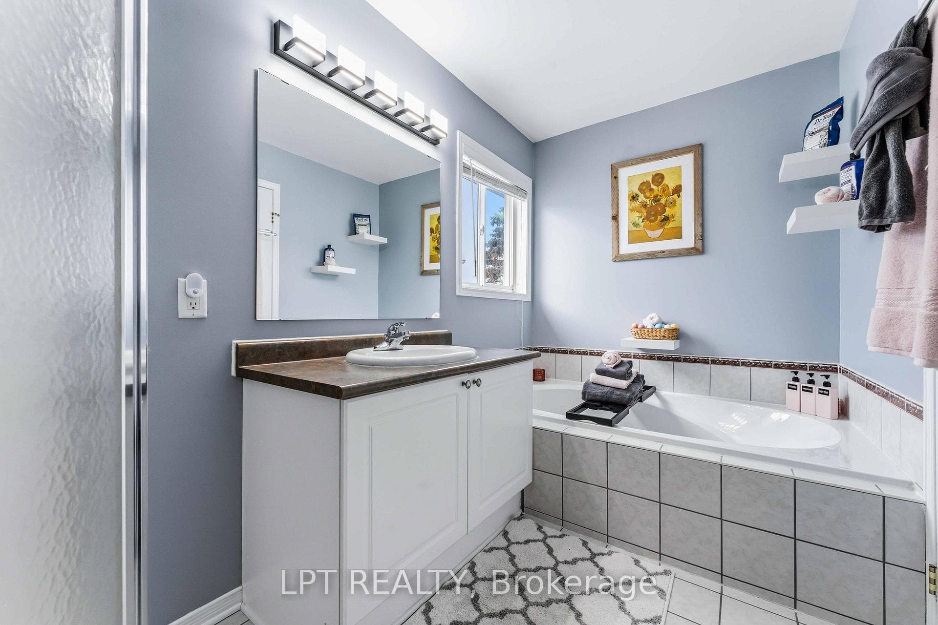 1549 Senateurs Way photo 22