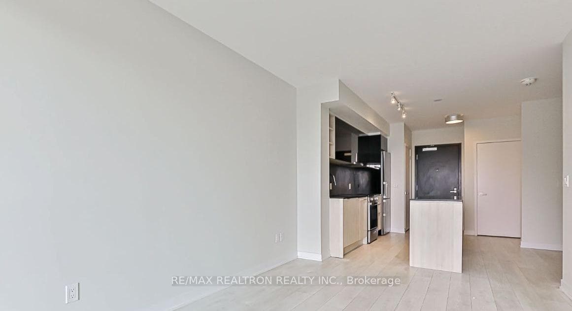 31 Tippett Road Unit 636 photo 17