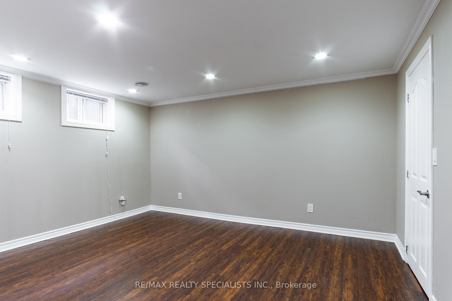 3212 VALMARIE Avenue photo 29