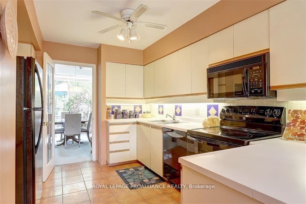 32 COUNTRY CLUB Place photo 13