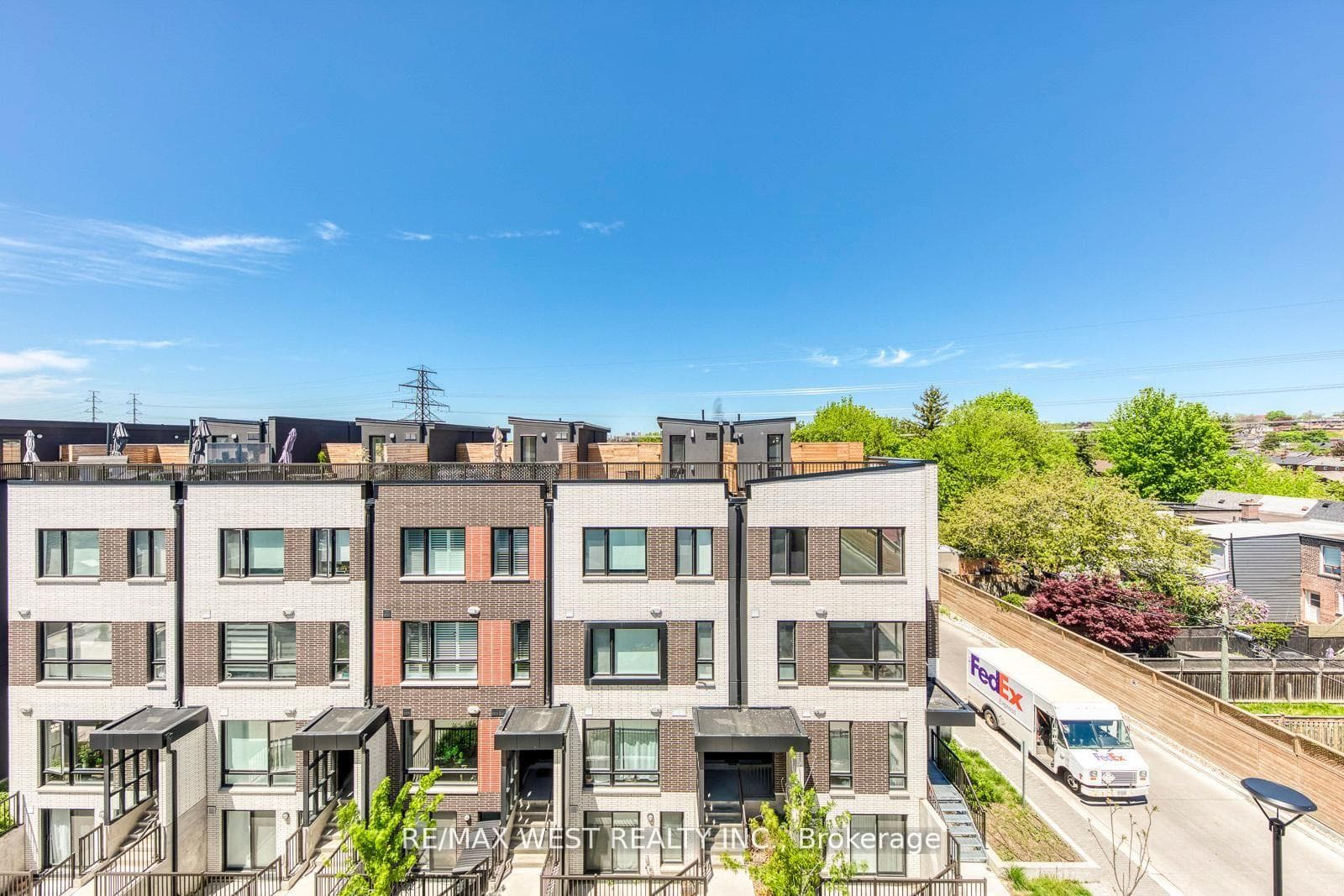 30 Ed Clark Gardens Boulevard Unit 14 photo 39