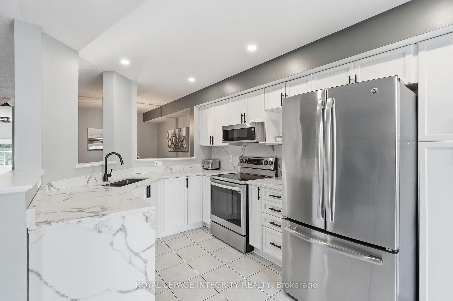 300 Rolling Meadow Crescent photo 13