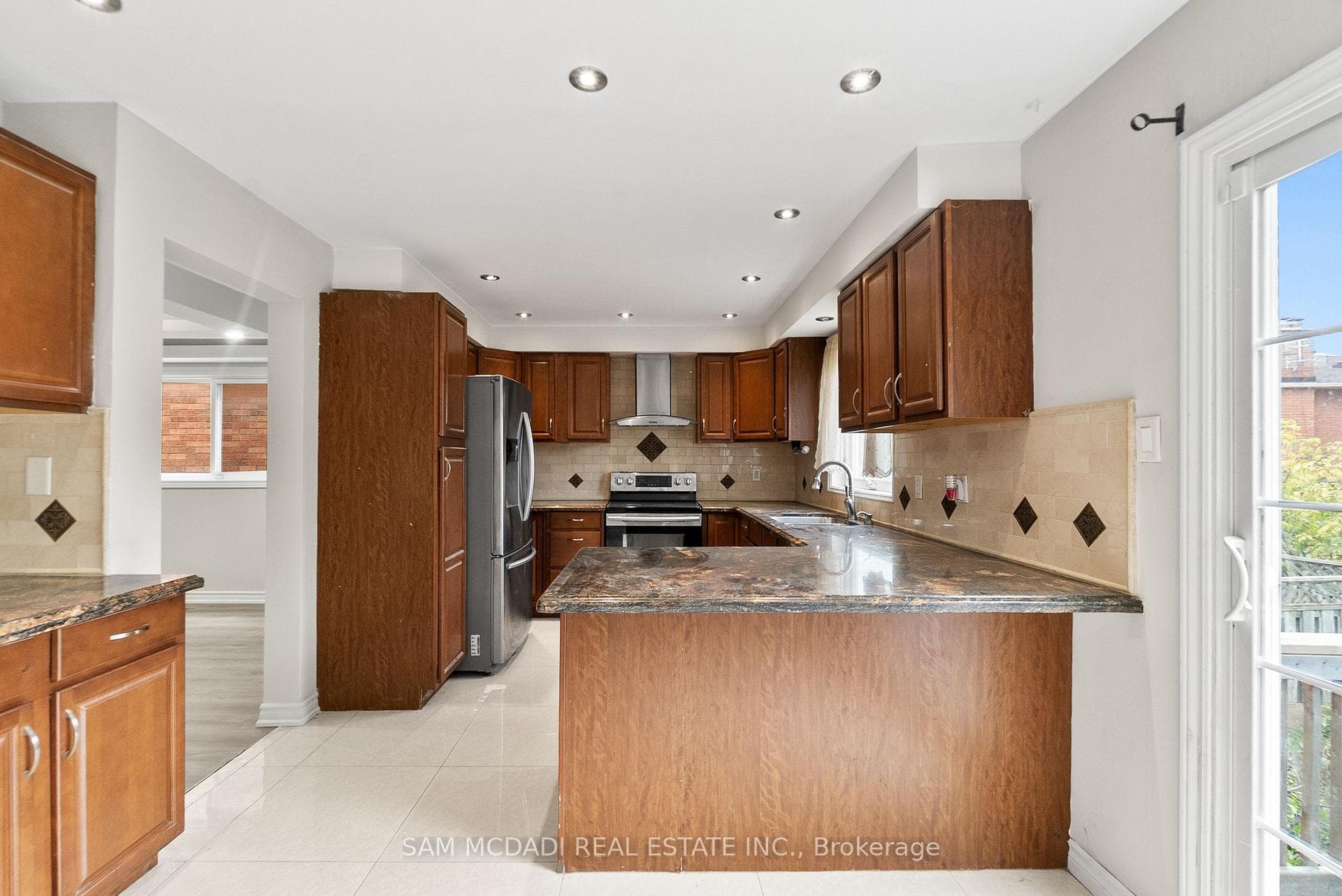 149 Sunforest Drive photo 13