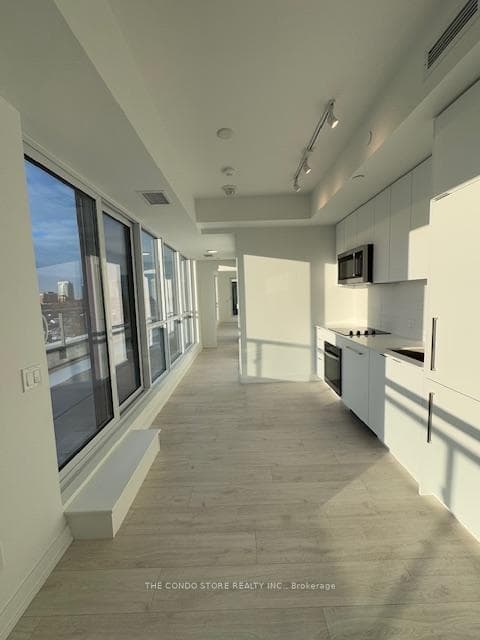 181 Sheppard Avenue Unit 707 photo 1