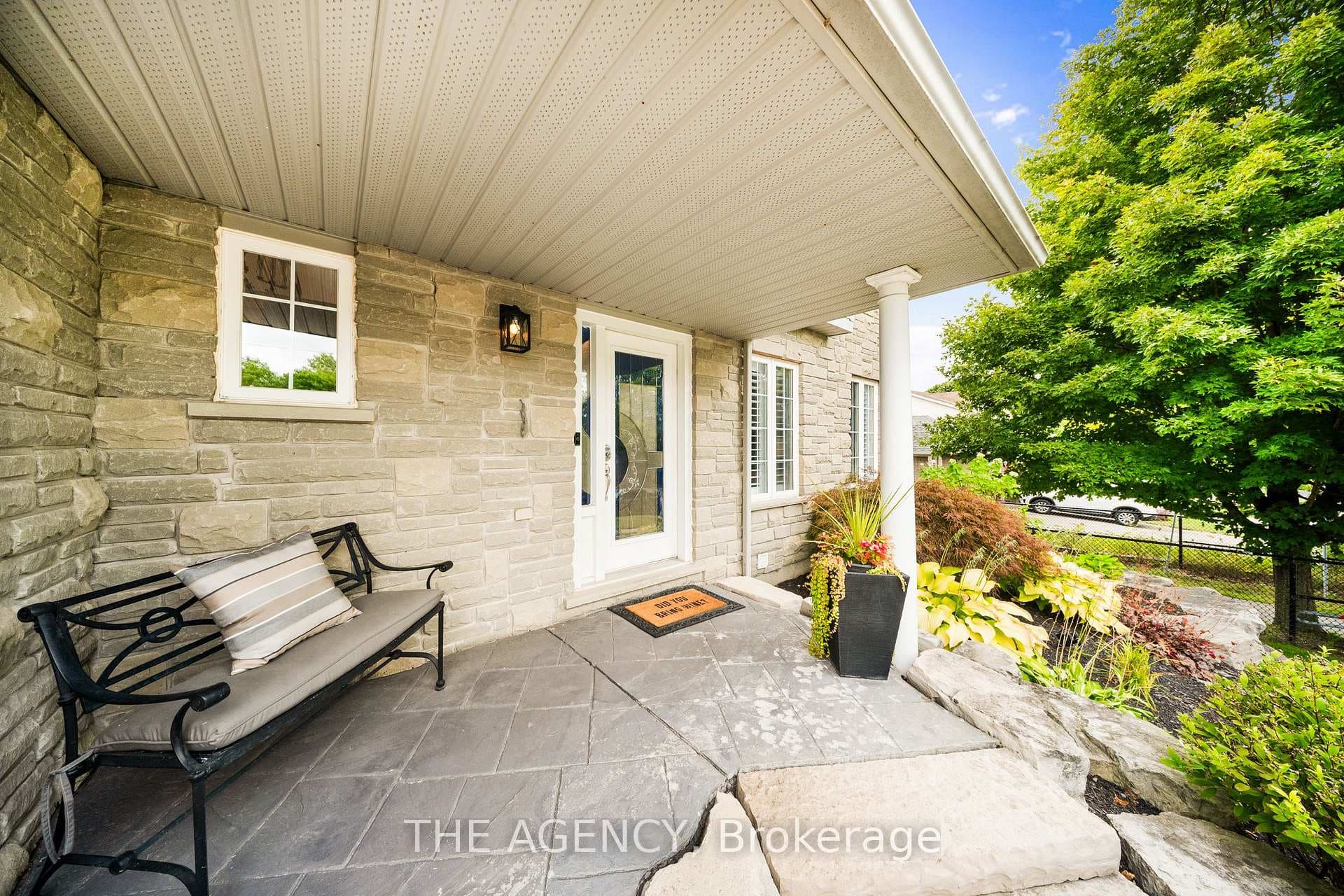 144 Endeavour Drive photo 4