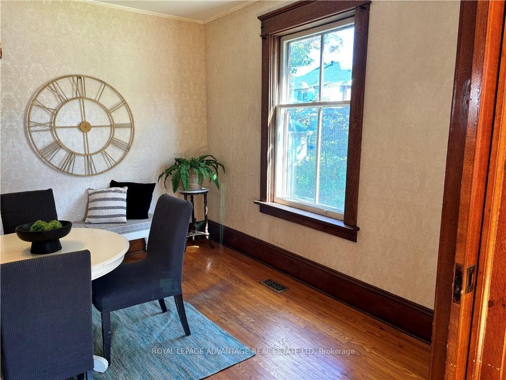 8 MONTGOMERY Place photo 11