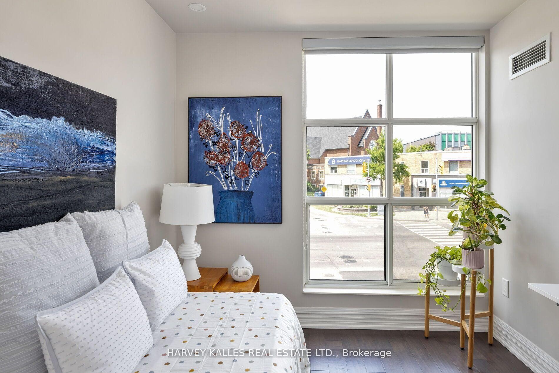 3085 Bloor Street Unit 212 photo 35