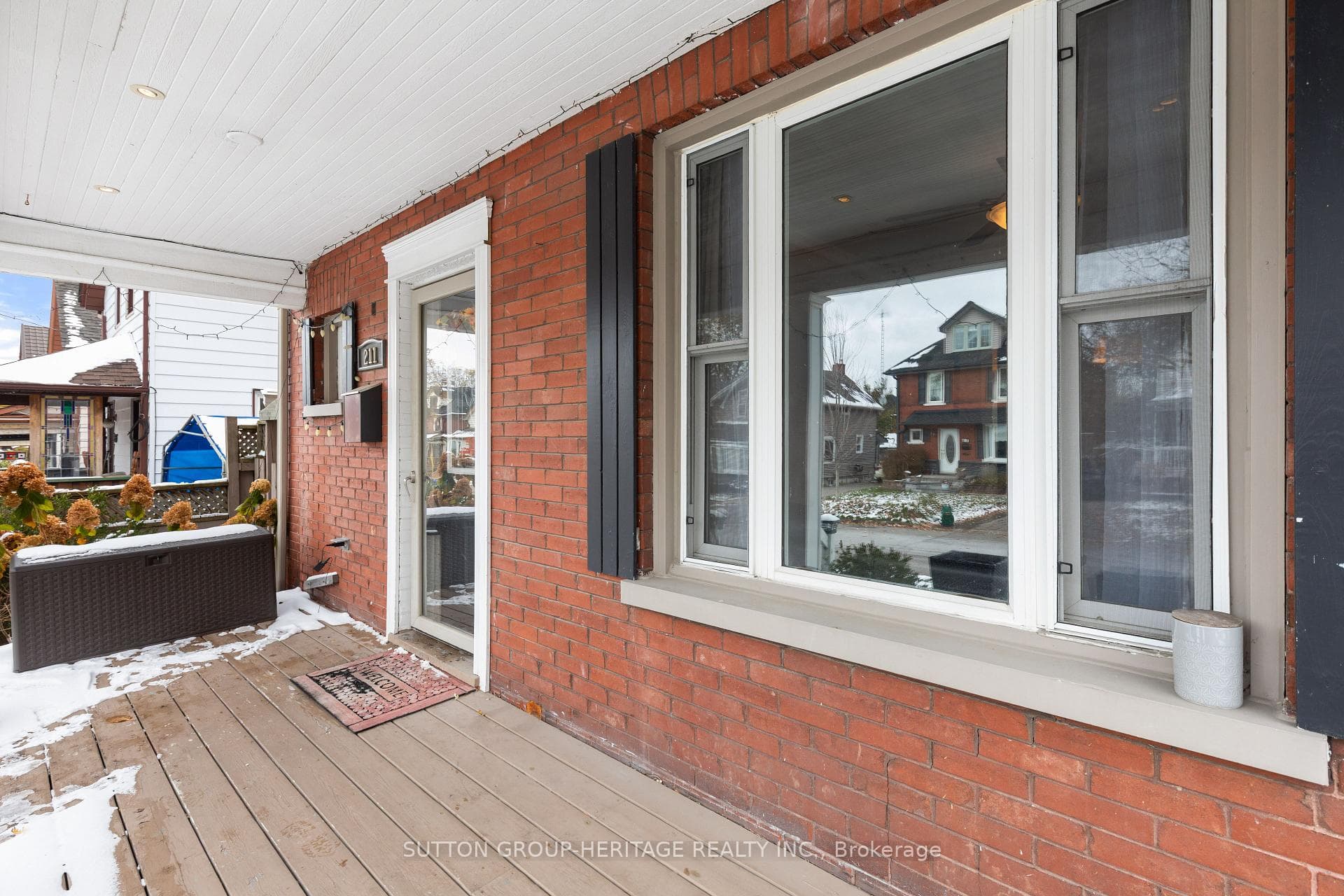 211 Gliddon Avenue photo 6