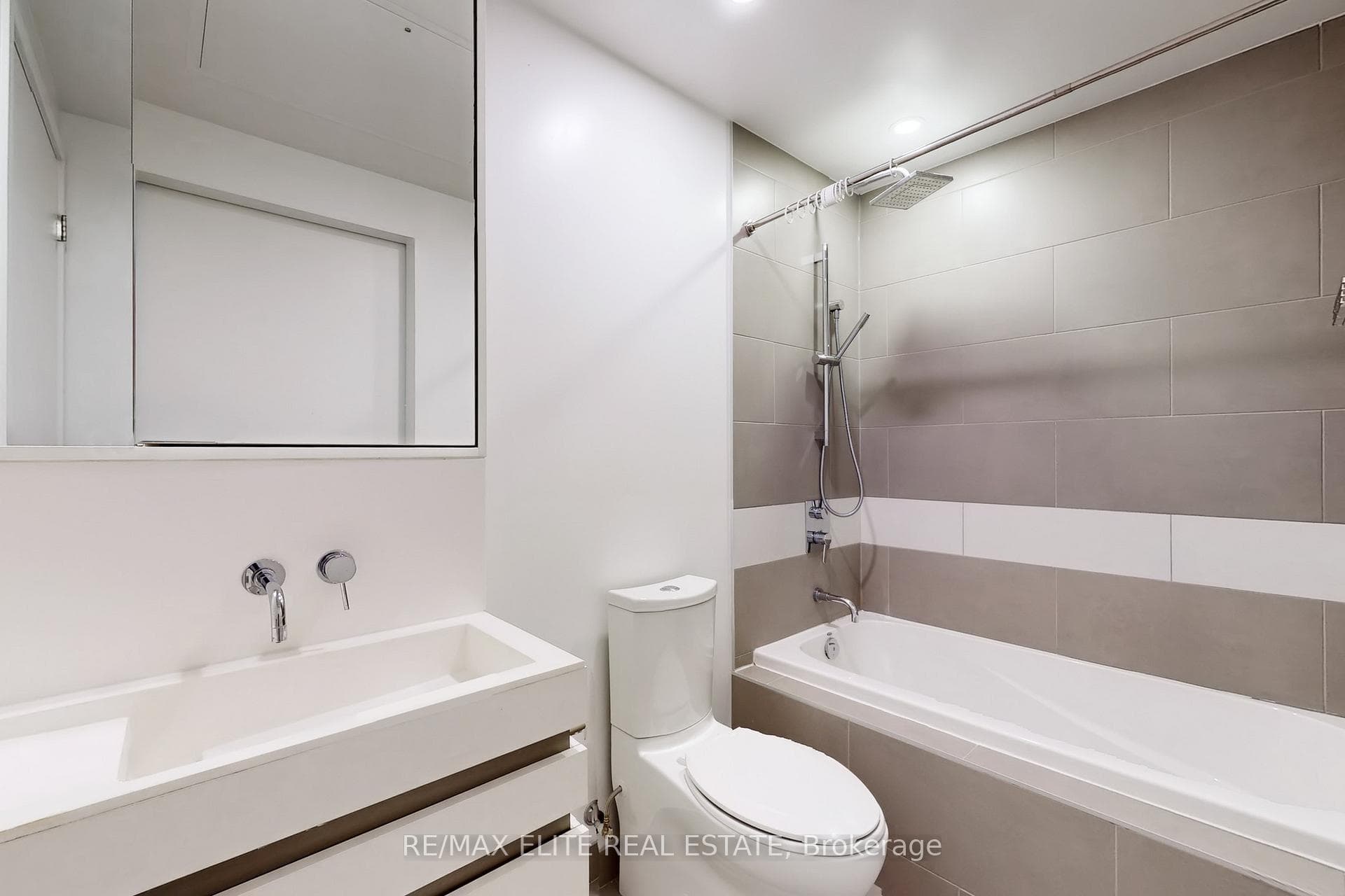 197 Yonge Street Unit 4910 photo 13