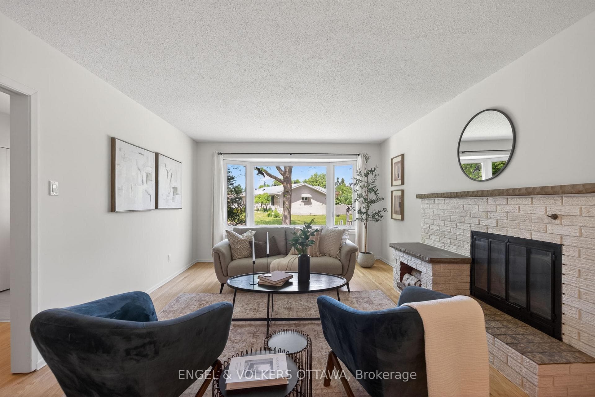 1862 Sharel Drive photo 5