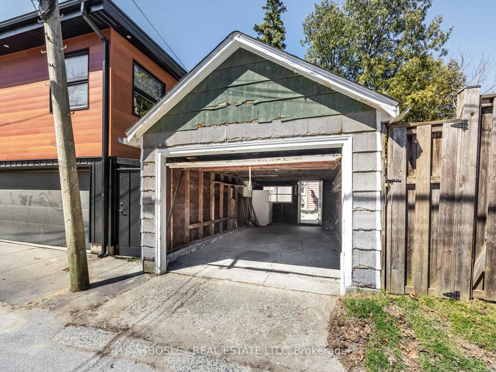 69A Garden Avenue photo 34
