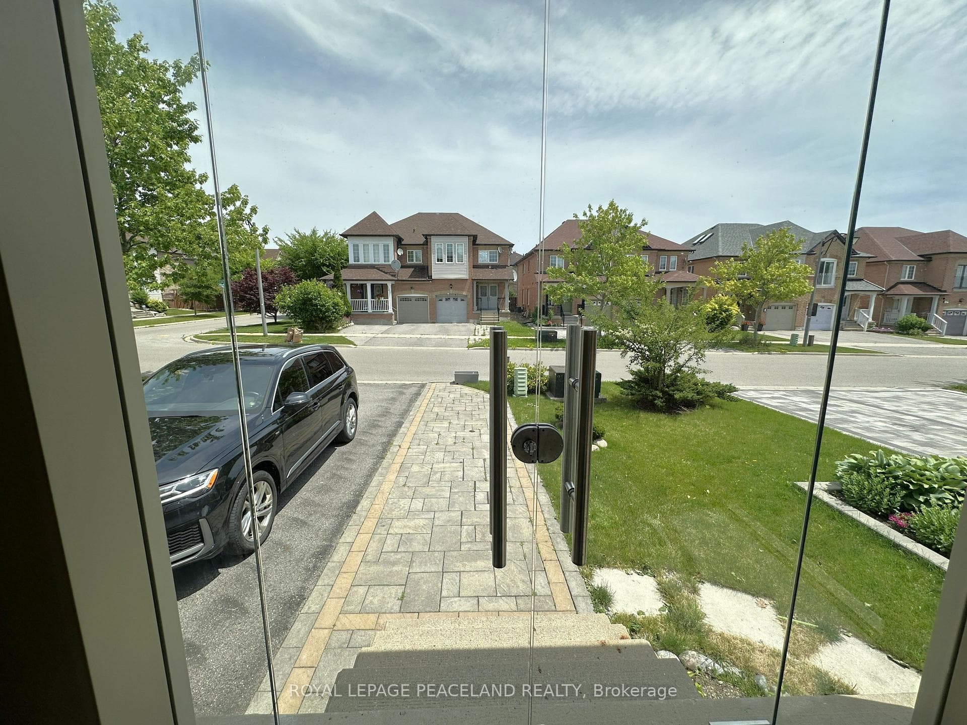 138 VISCOUNT Drive photo 6