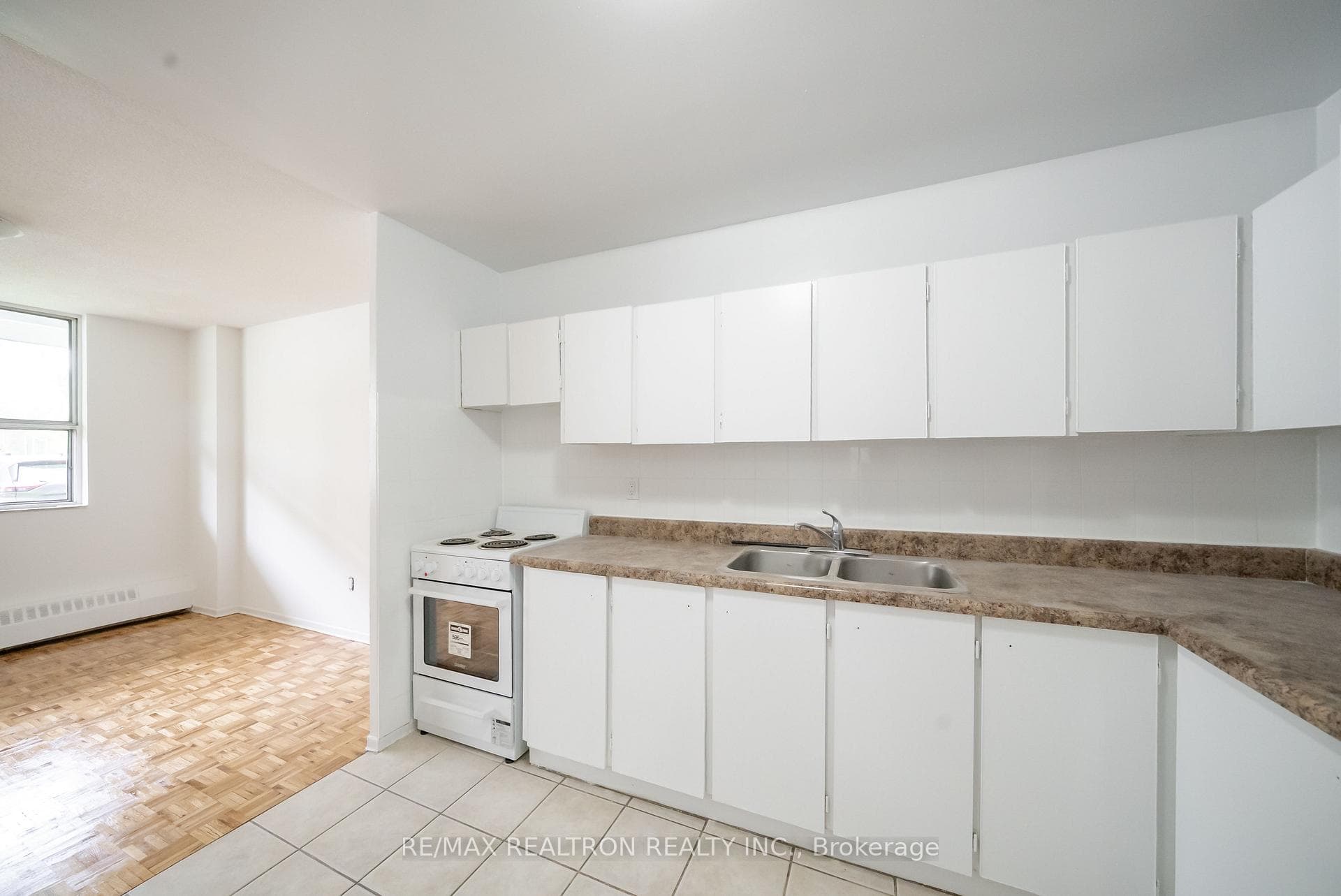 5 Glamorgan Avenue Unit 811 photo 7