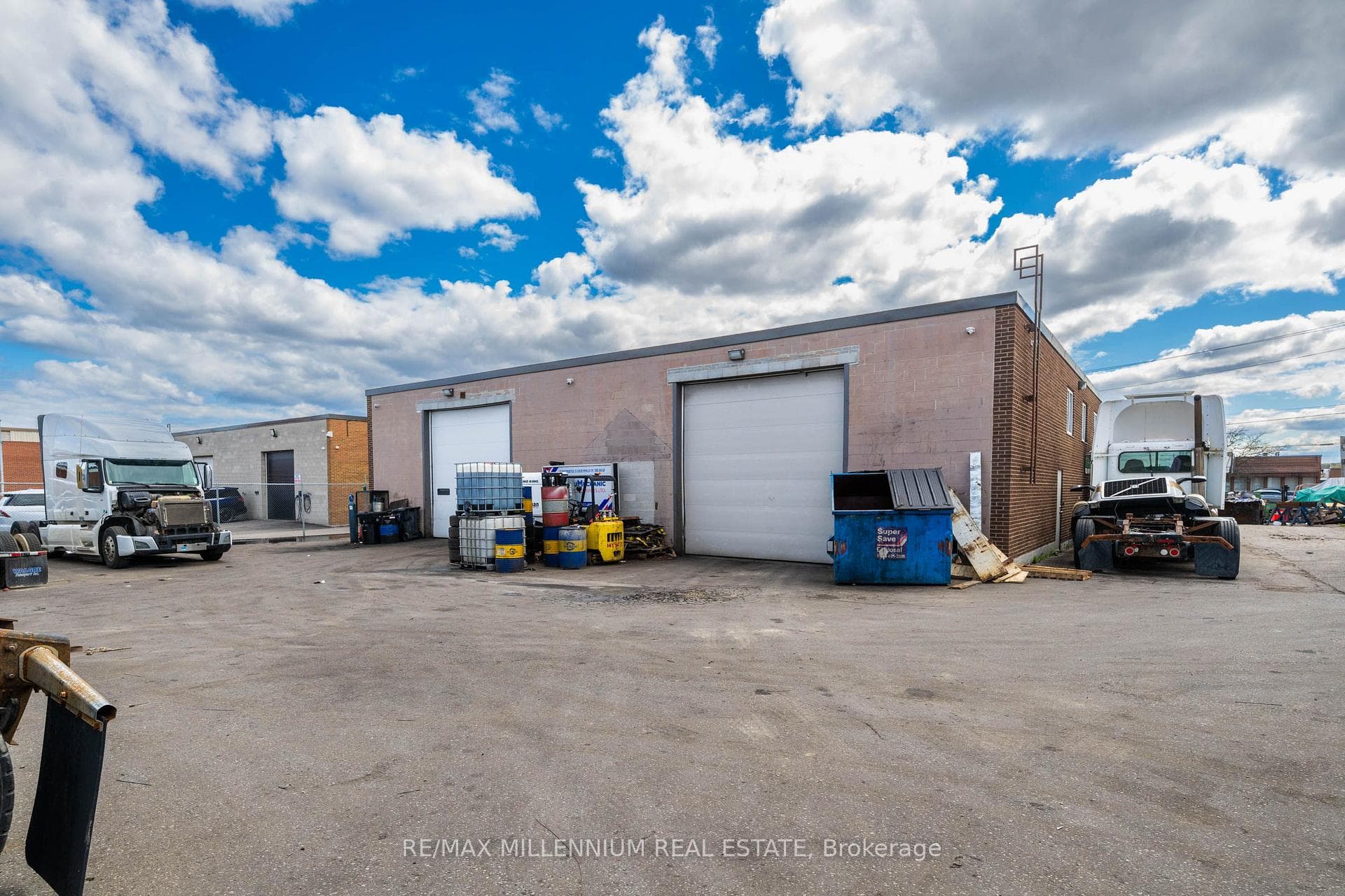 5435 Maingate Drive photo 25