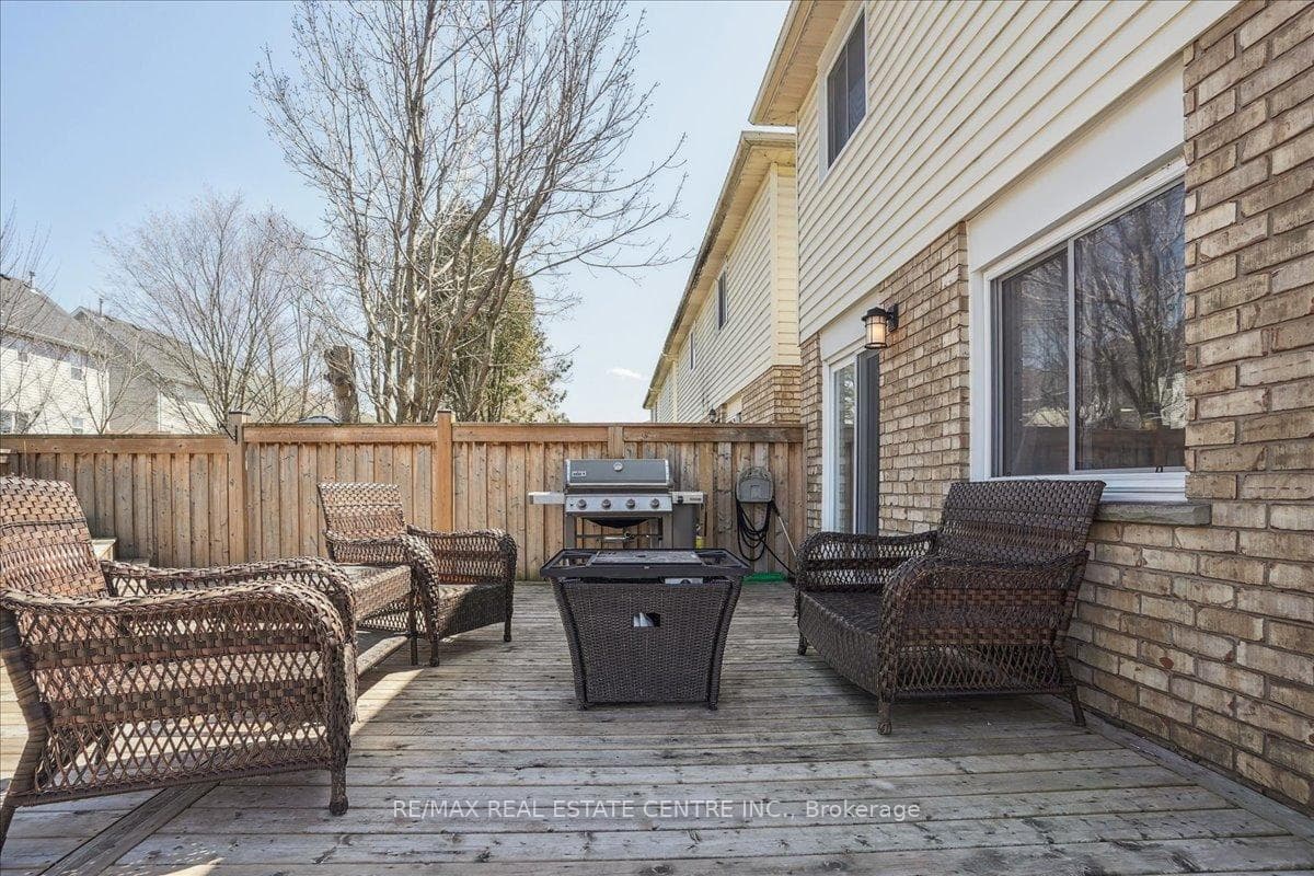 4 DANVILLE Avenue photo 22
