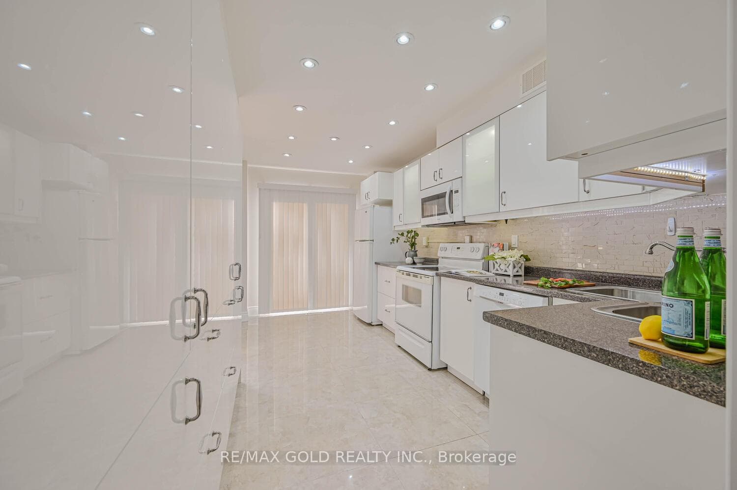 98 Bighorn Crescent photo 13