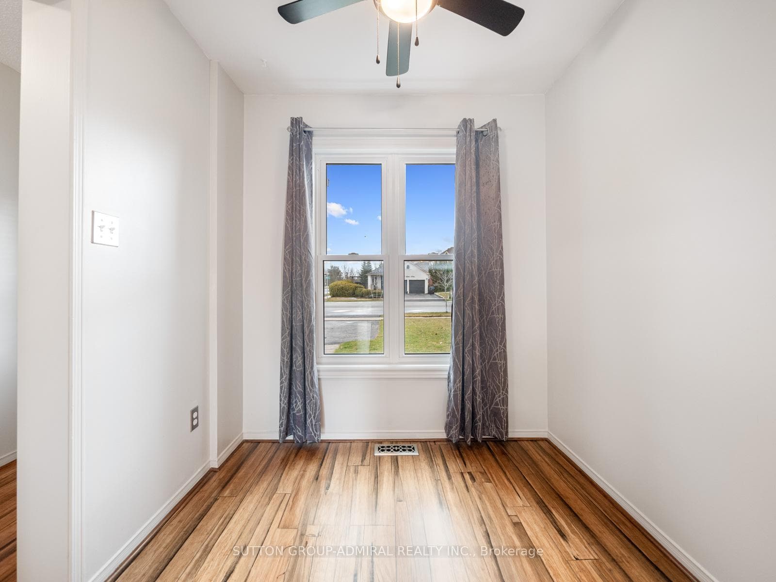1166 Leslie Drive photo 4