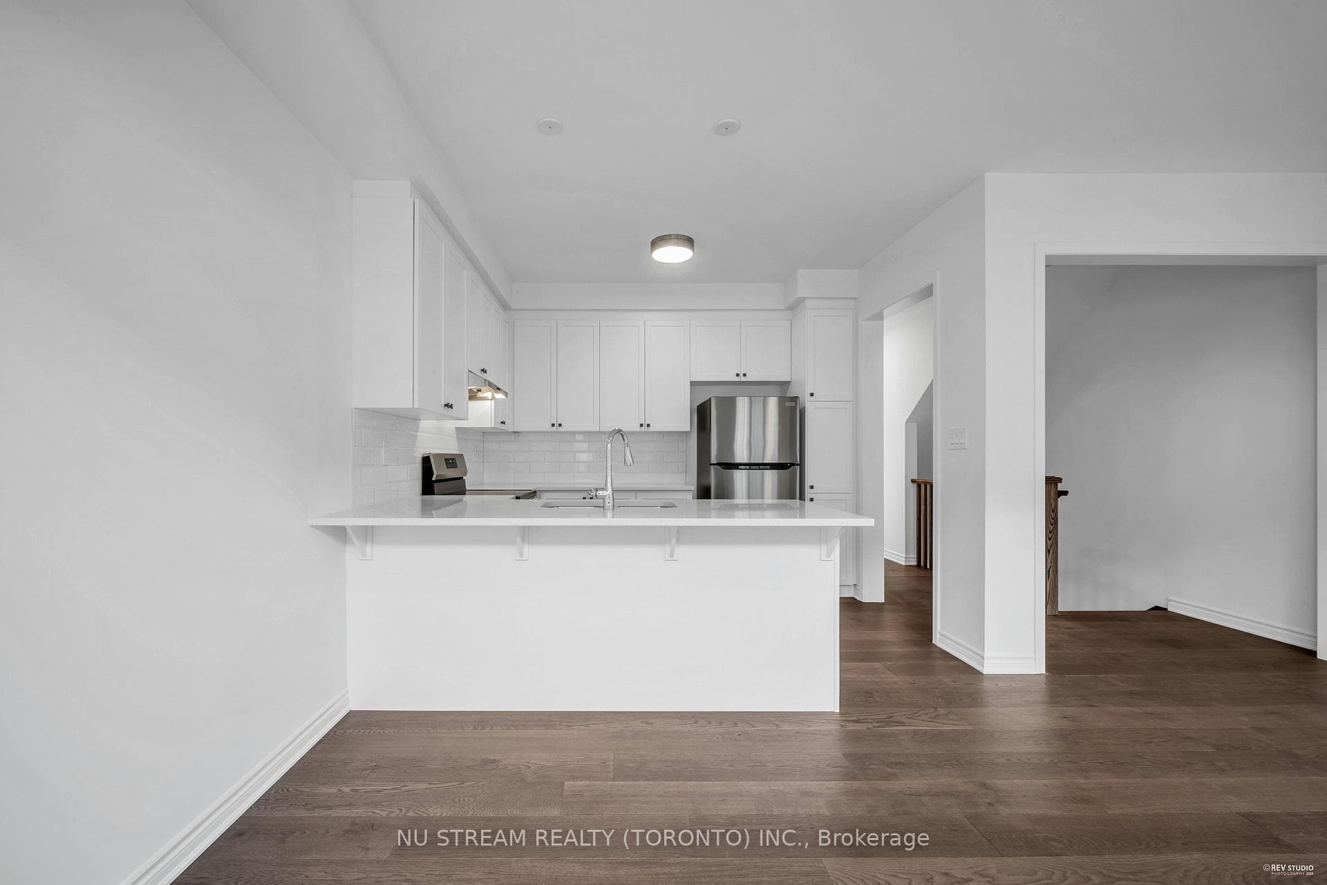 3072 Merrick Road photo 14