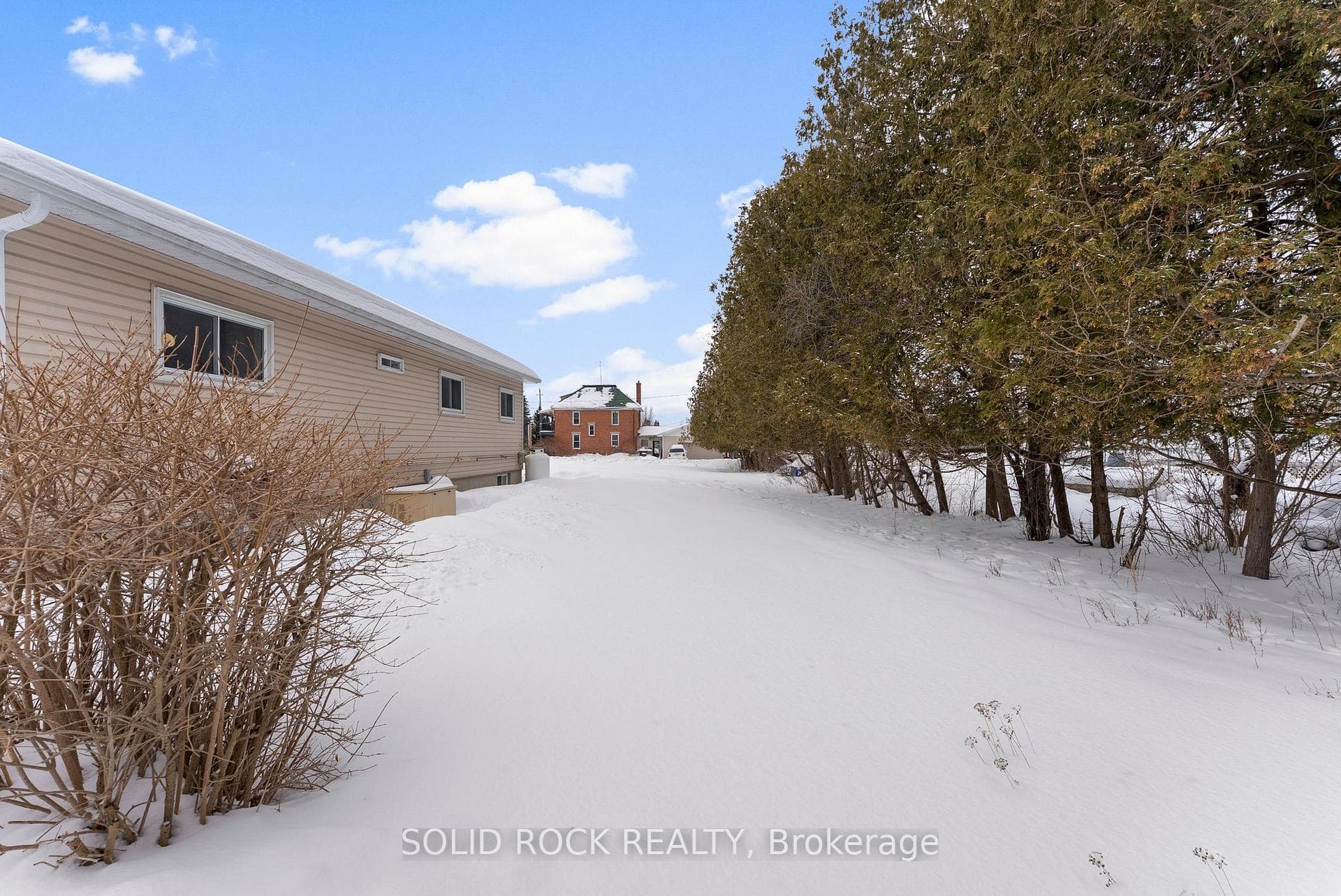 2345 Fitzroy Street photo 29