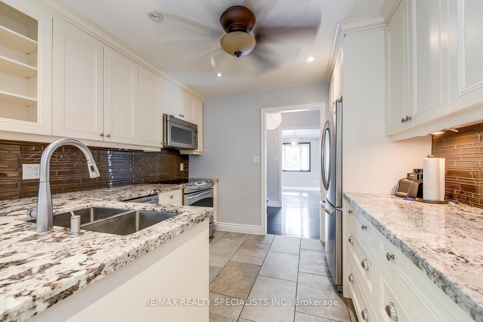 1582 Hermant Court photo 11