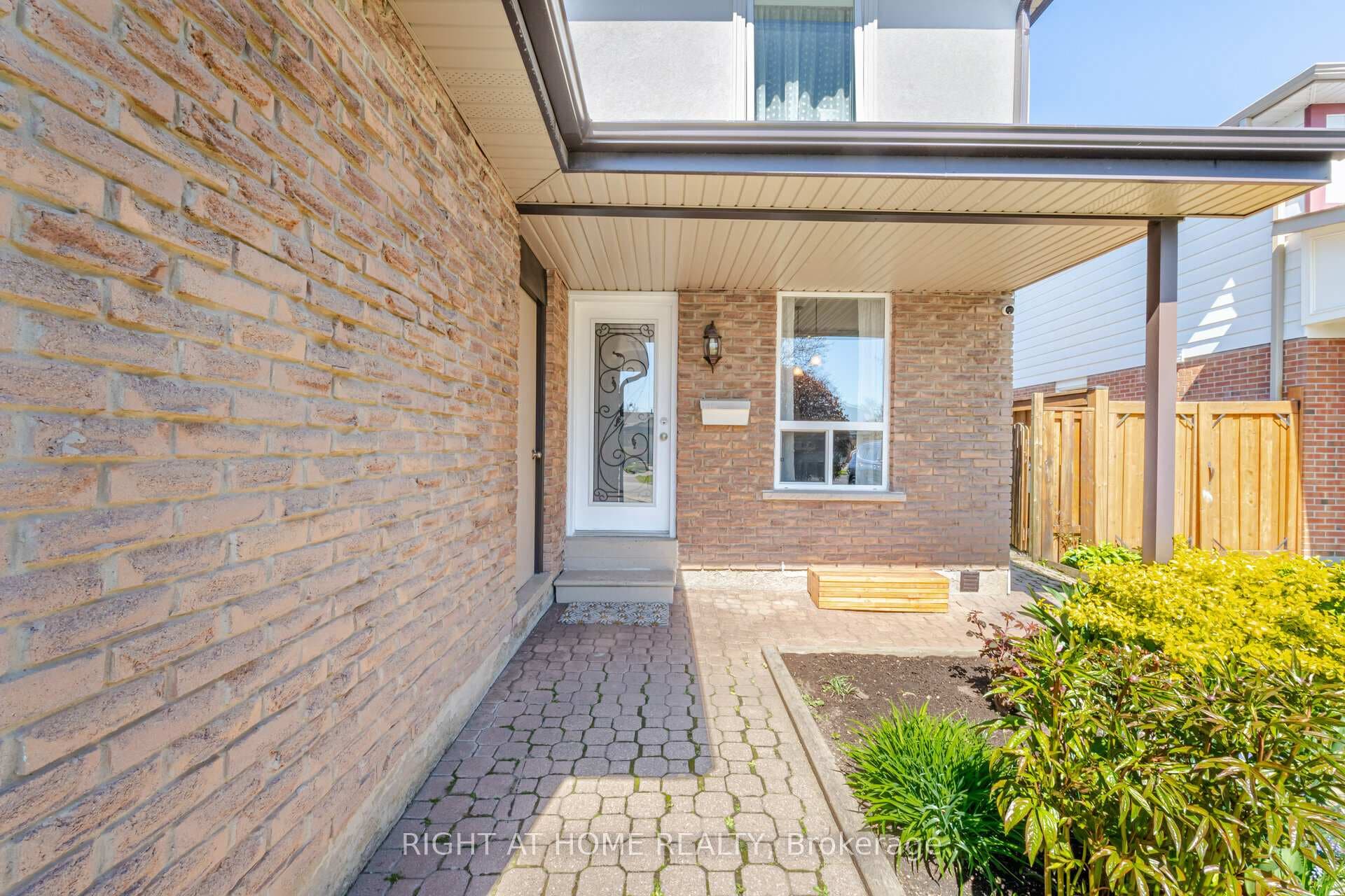 3161 Gwendale Crescent photo 4