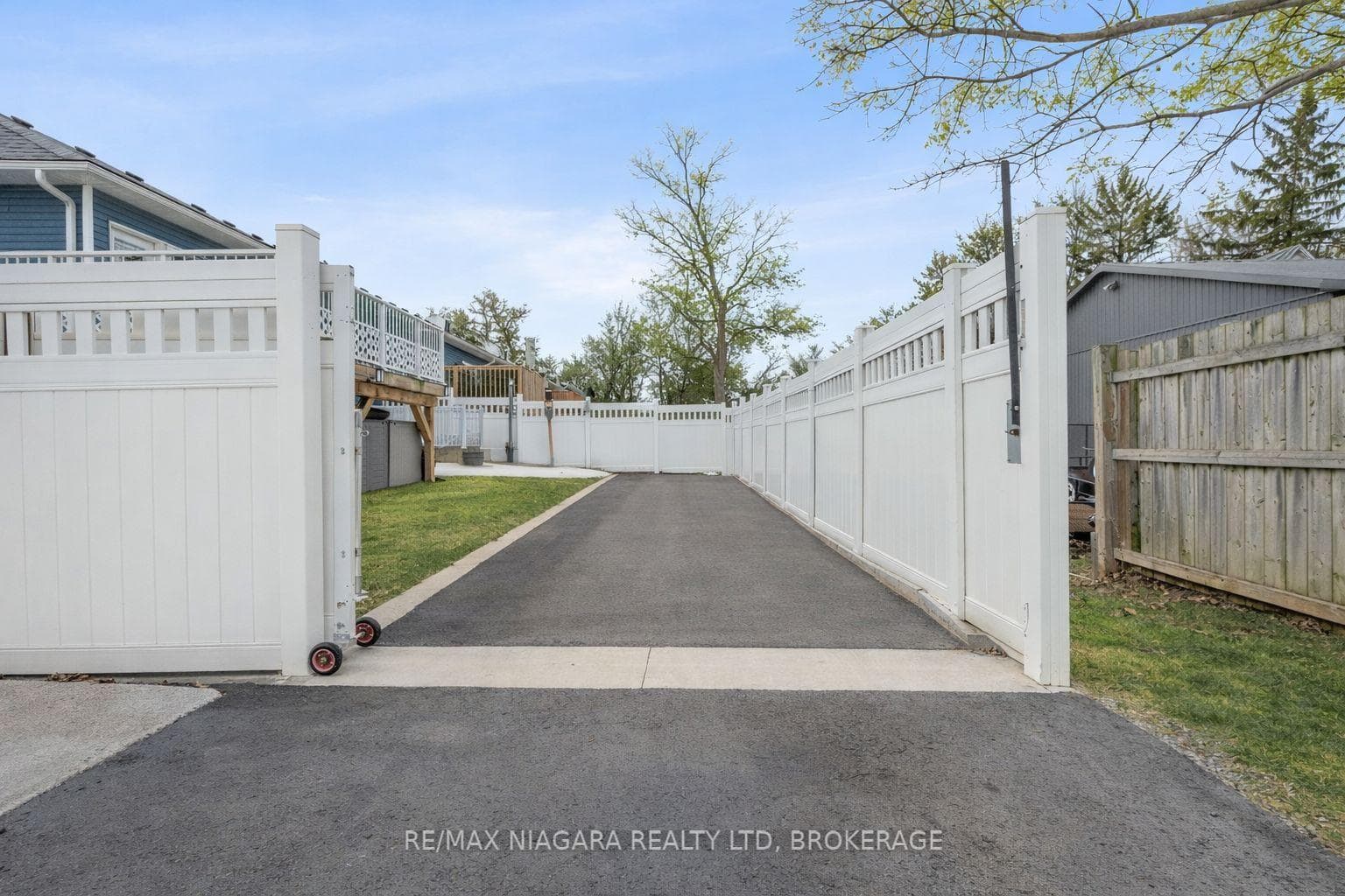 3600 Hibbard Street photo 2
