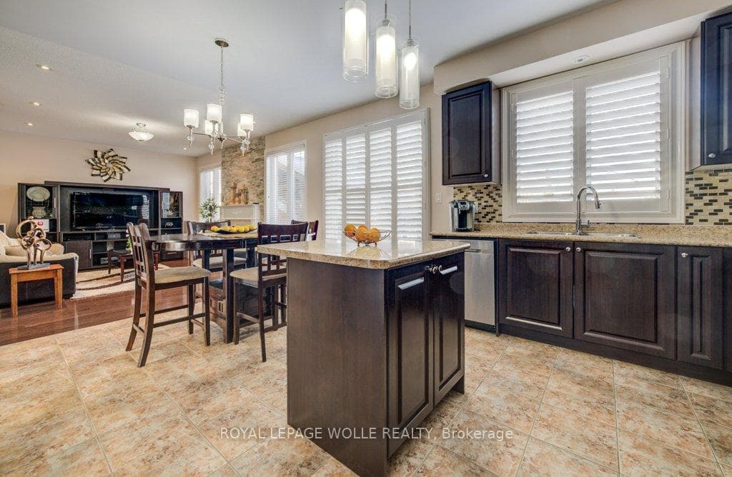 538 Thomas Slee Drive photo 19