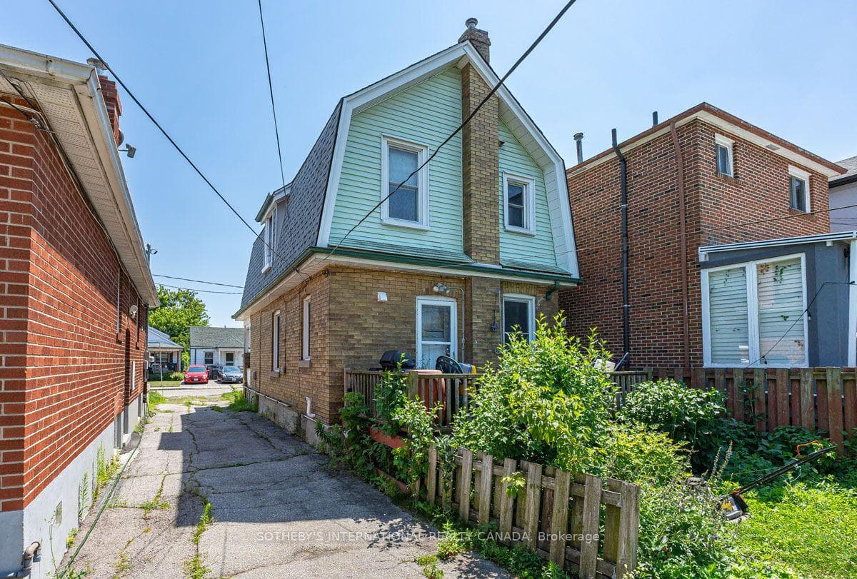 4 Marshall Boulevard photo 6