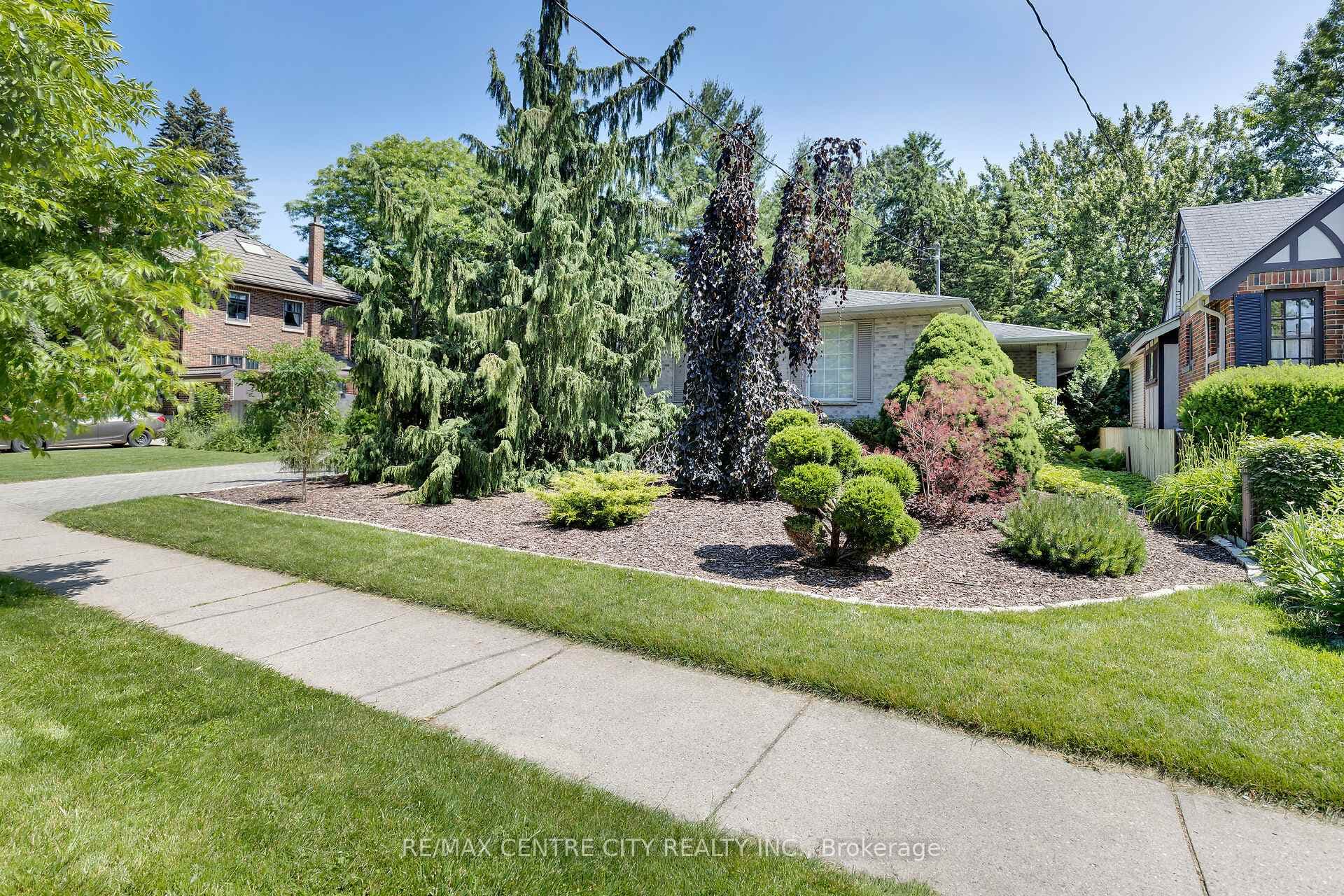 439 Grosvenor Street photo 4