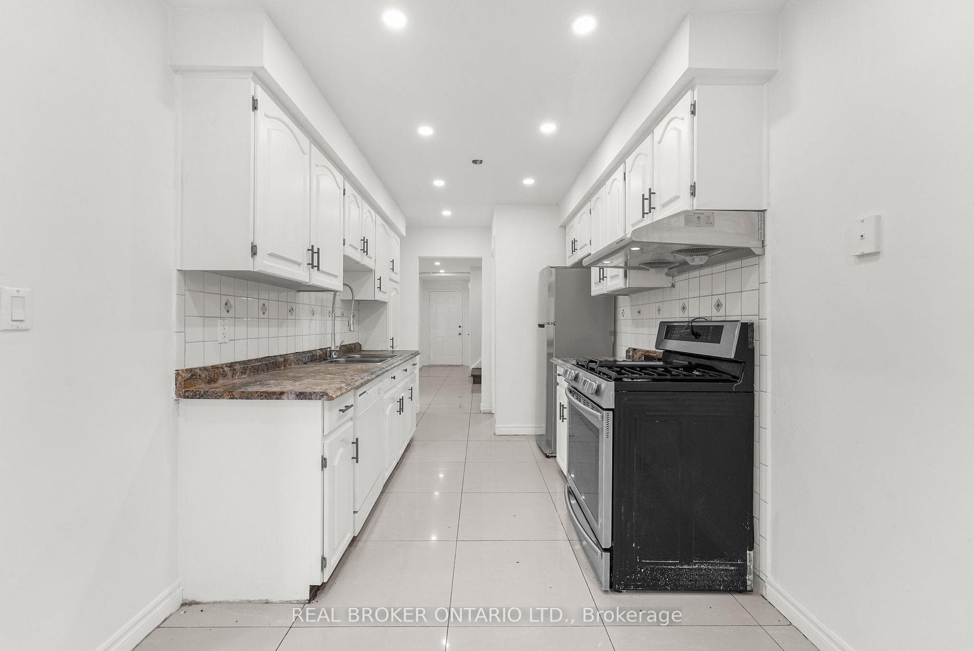 1098 Sawgrass Crescent Unit Main photo 5