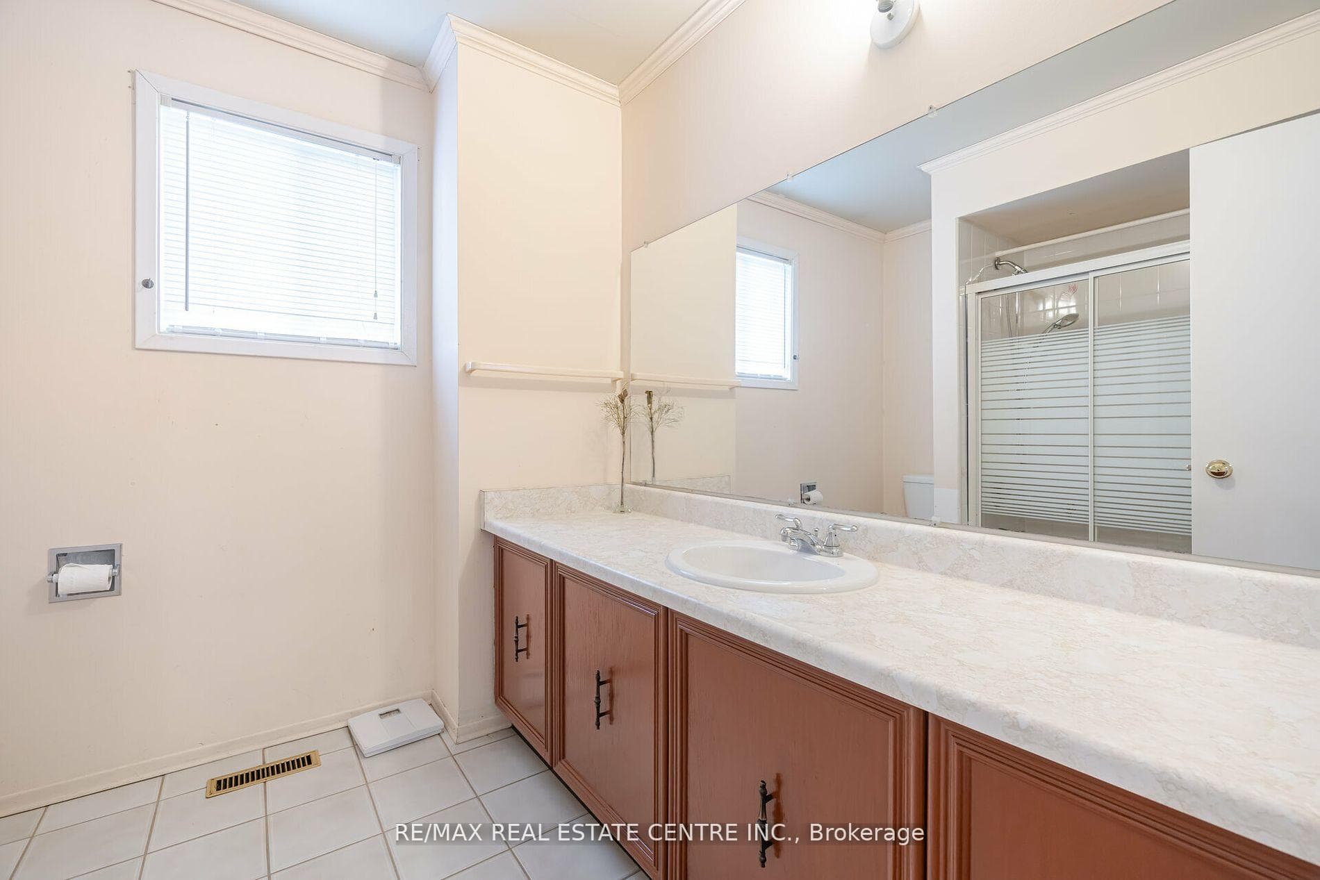 52 Dundalk Crescent photo 32