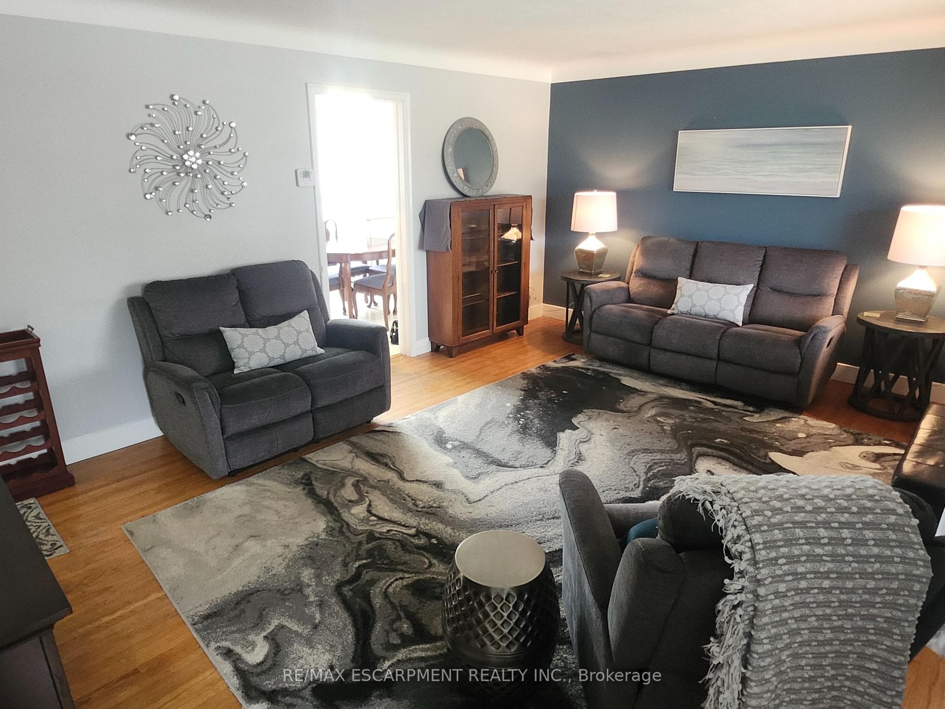 6142 Scott Street photo 5