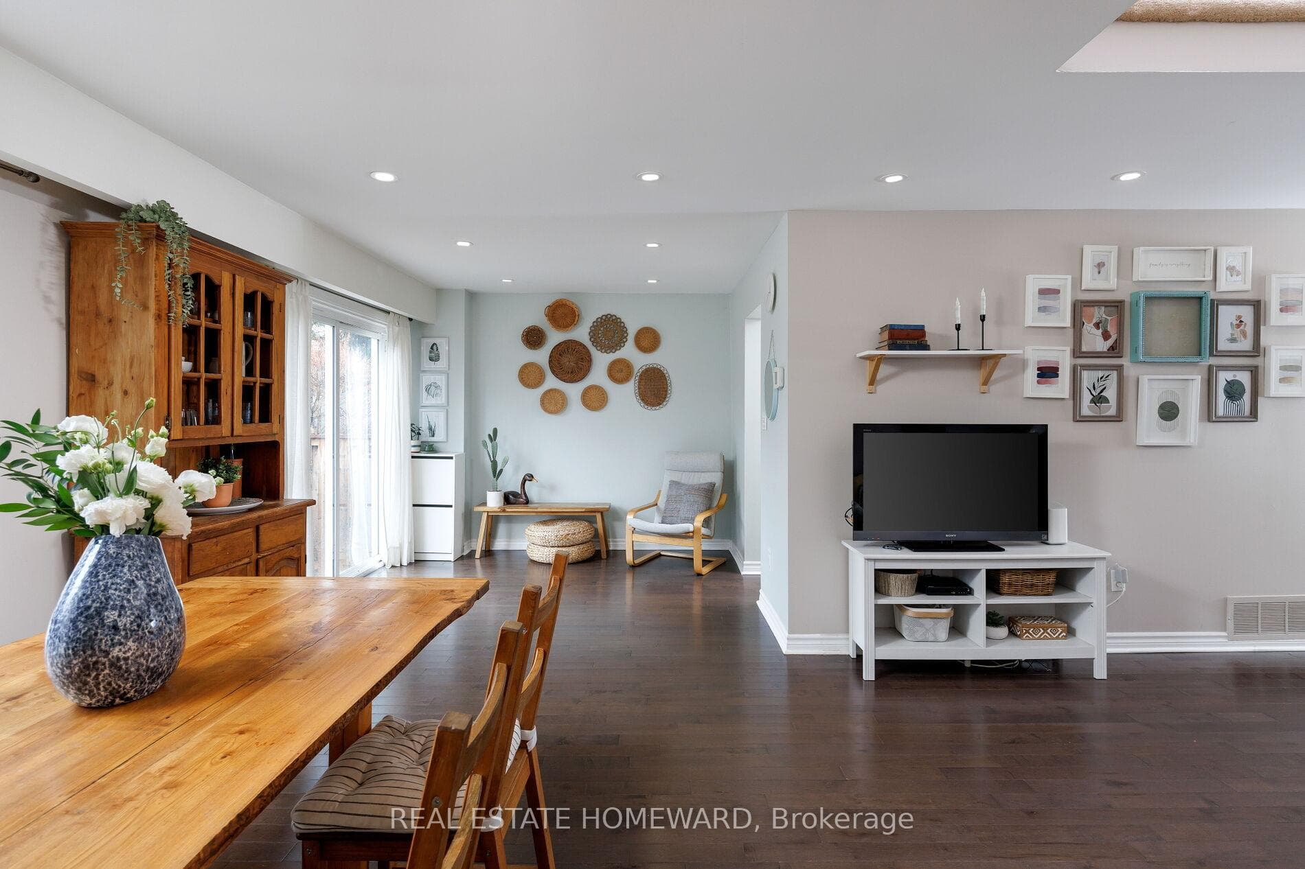 1821 Listowell Crescent photo 14