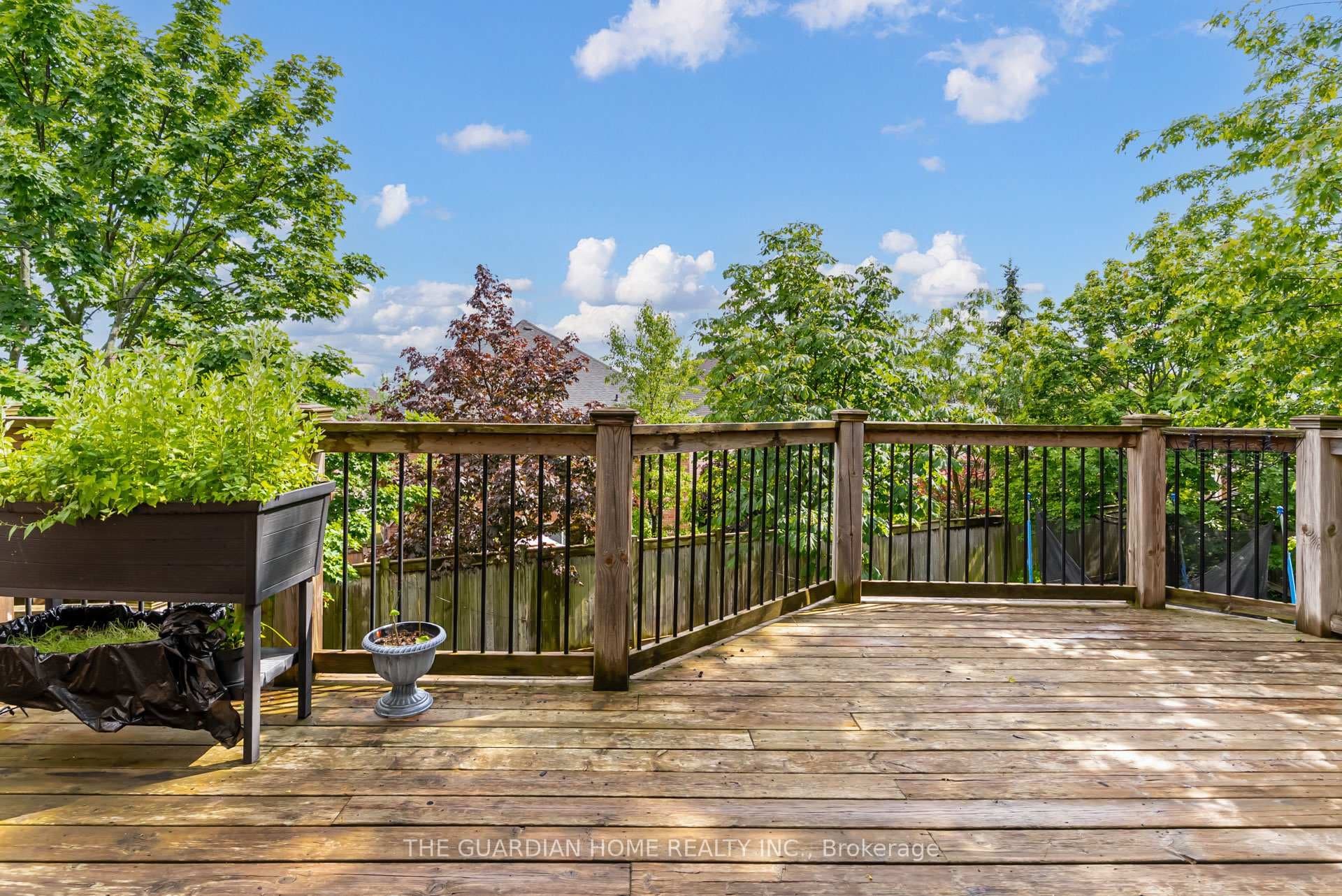 1214 Harlstone Crescent photo 46