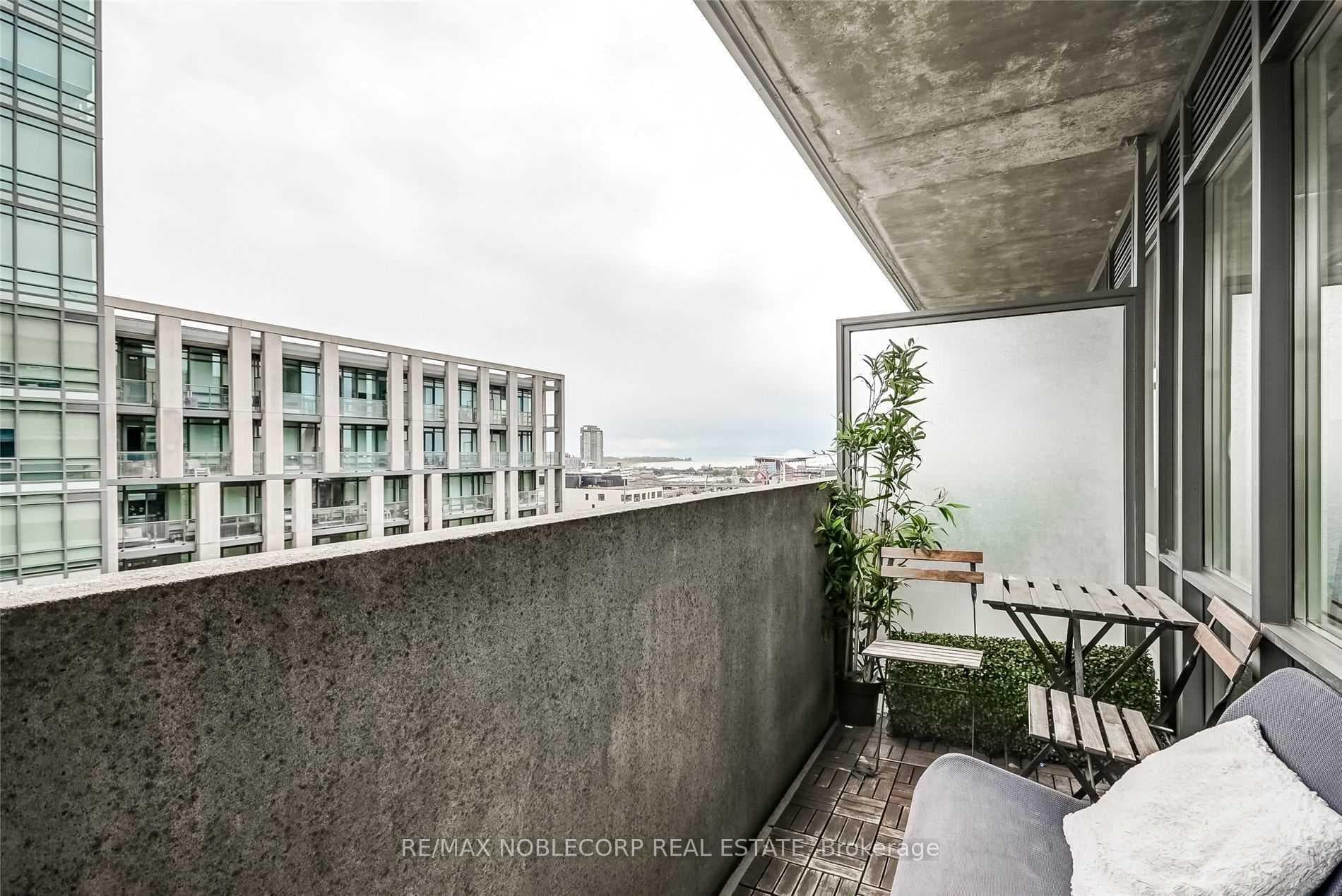 20 Joe Shuster Way Unit 1207 photo 6