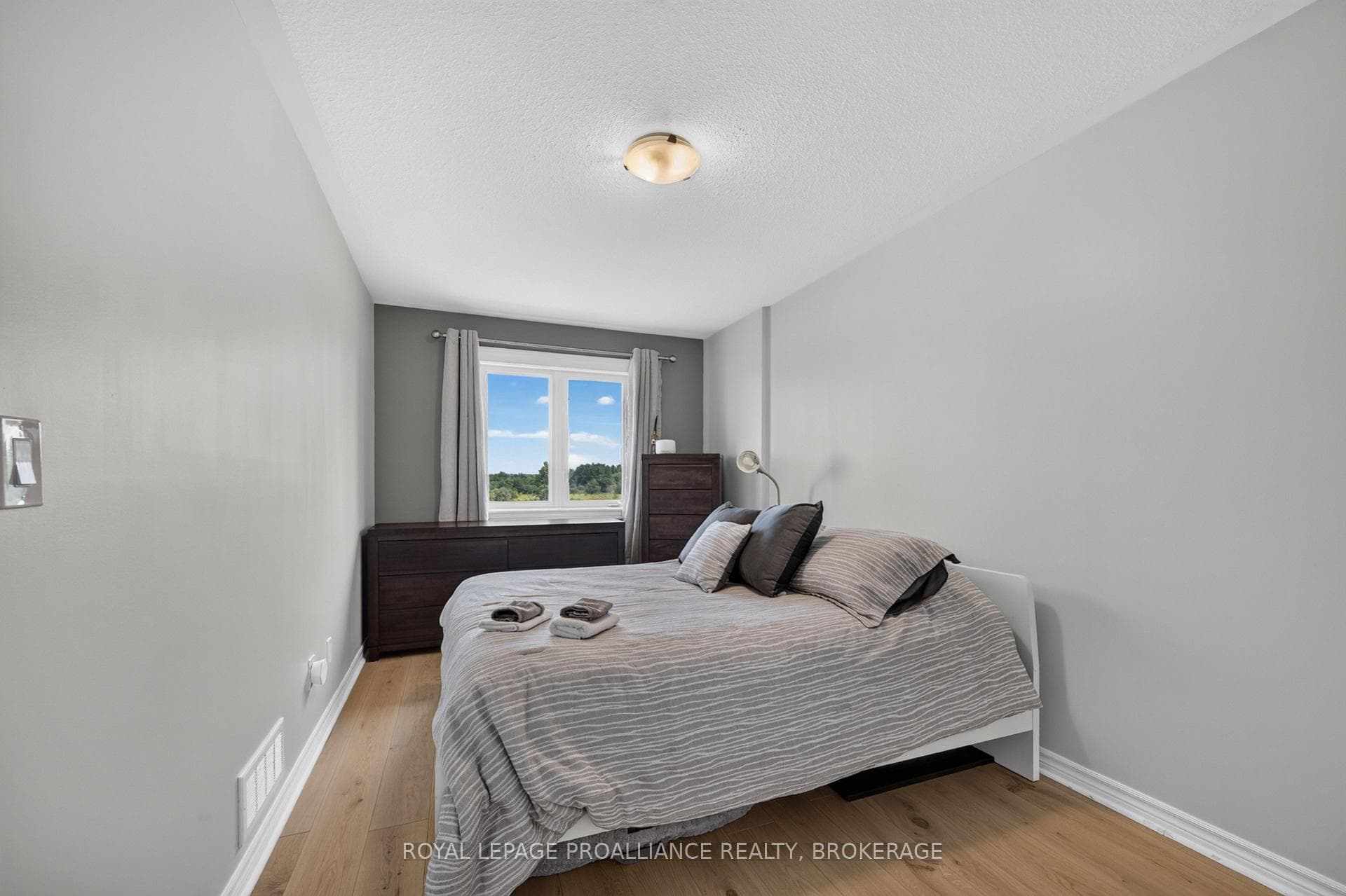 378 Buckthorn Drive photo 25