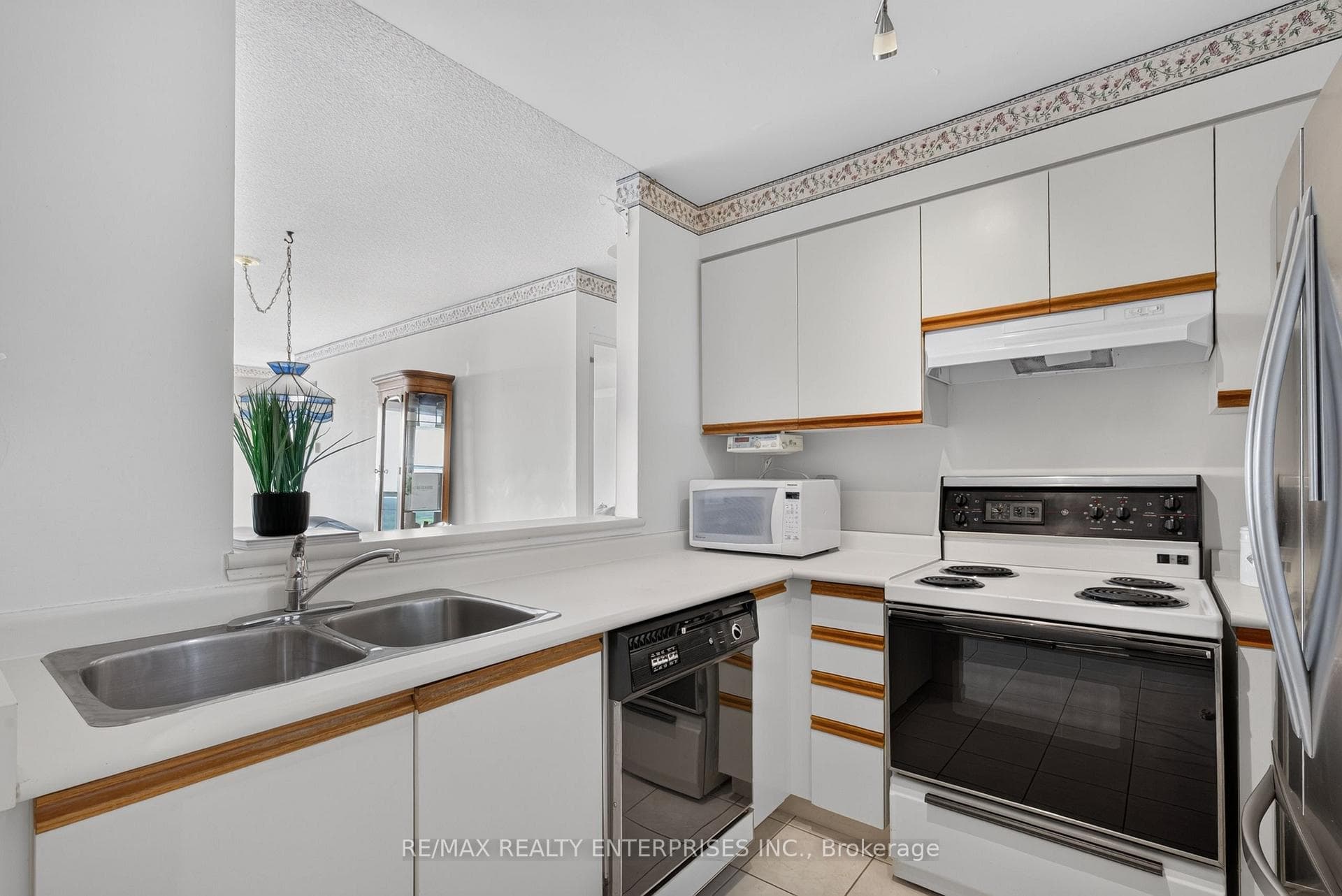 2177 Burnhamthorpe Road Unit 1412 photo 8